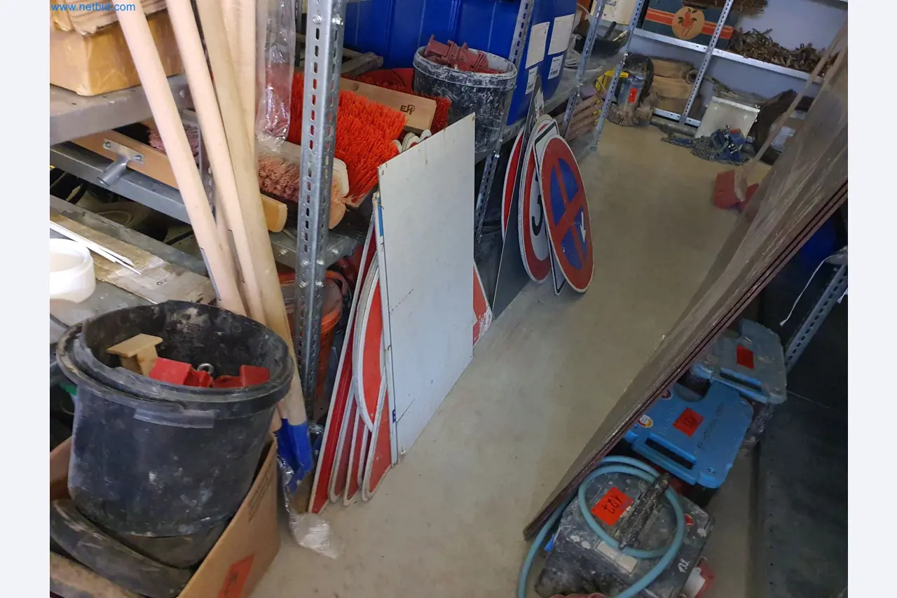 Stavební stroje, vozidla, bednicí materiál a příslušenství z oblasti stavebnictví-3