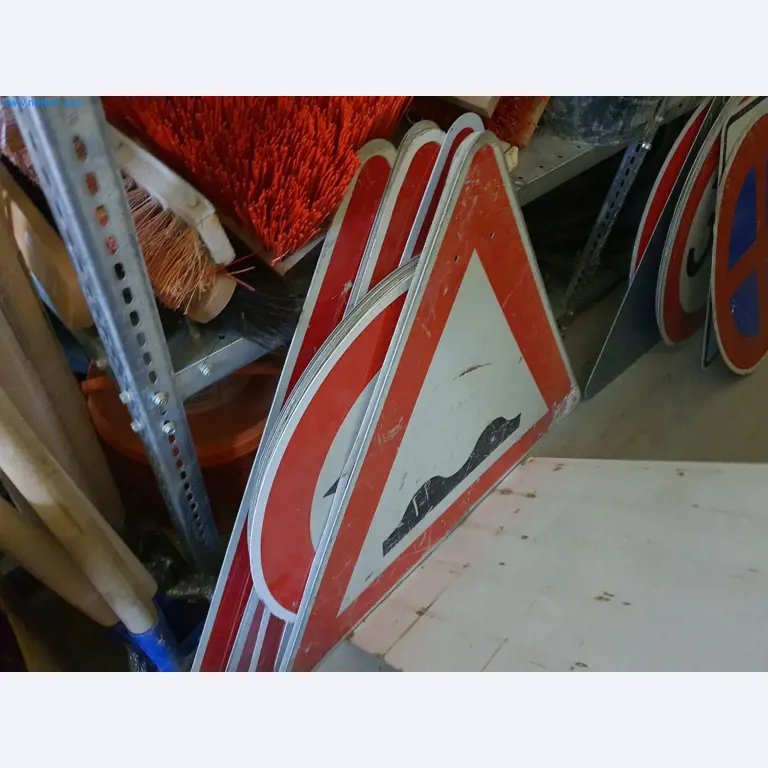 Stavební stroje, vozidla, bednicí materiál a příslušenství z oblasti stavebnictví-4