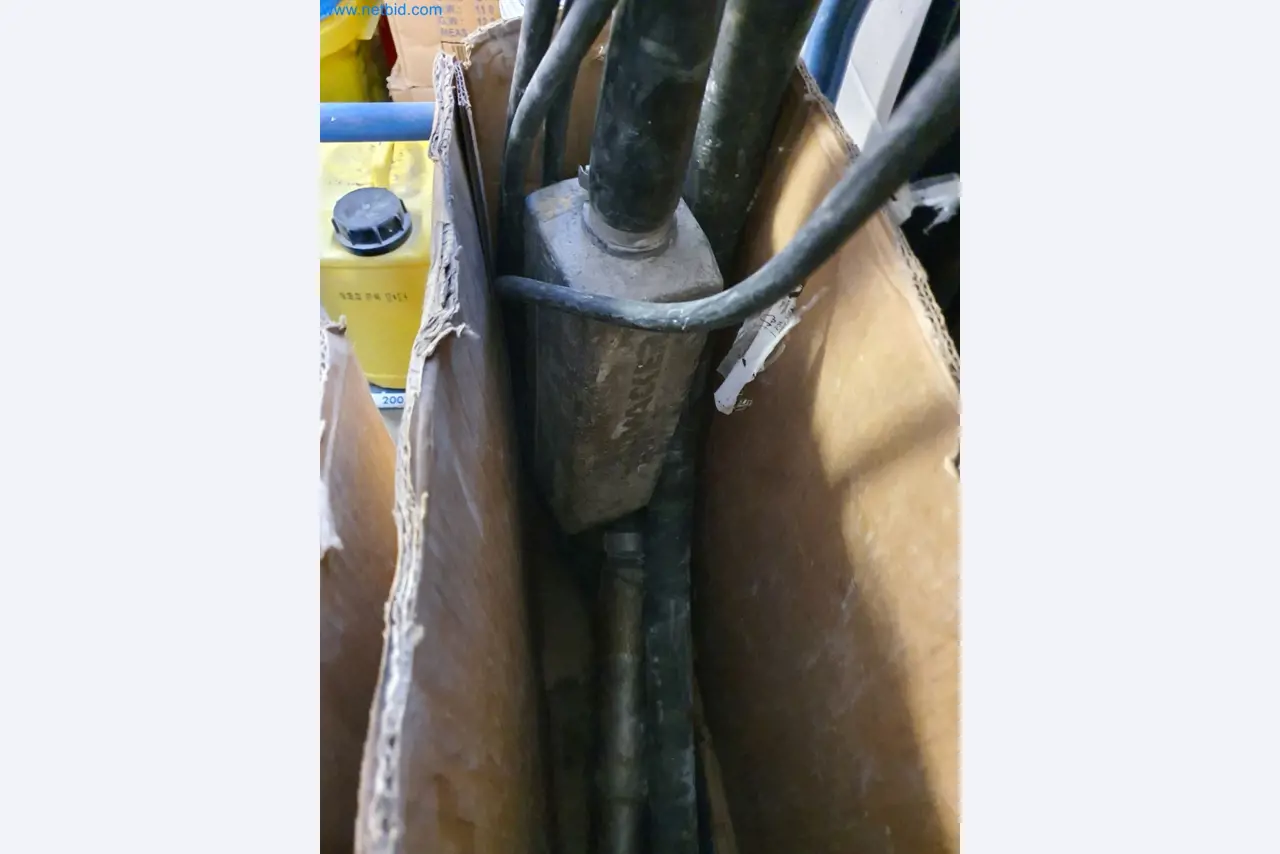 Stavební stroje, vozidla, bednicí materiál a příslušenství z oblasti stavebnictví-2