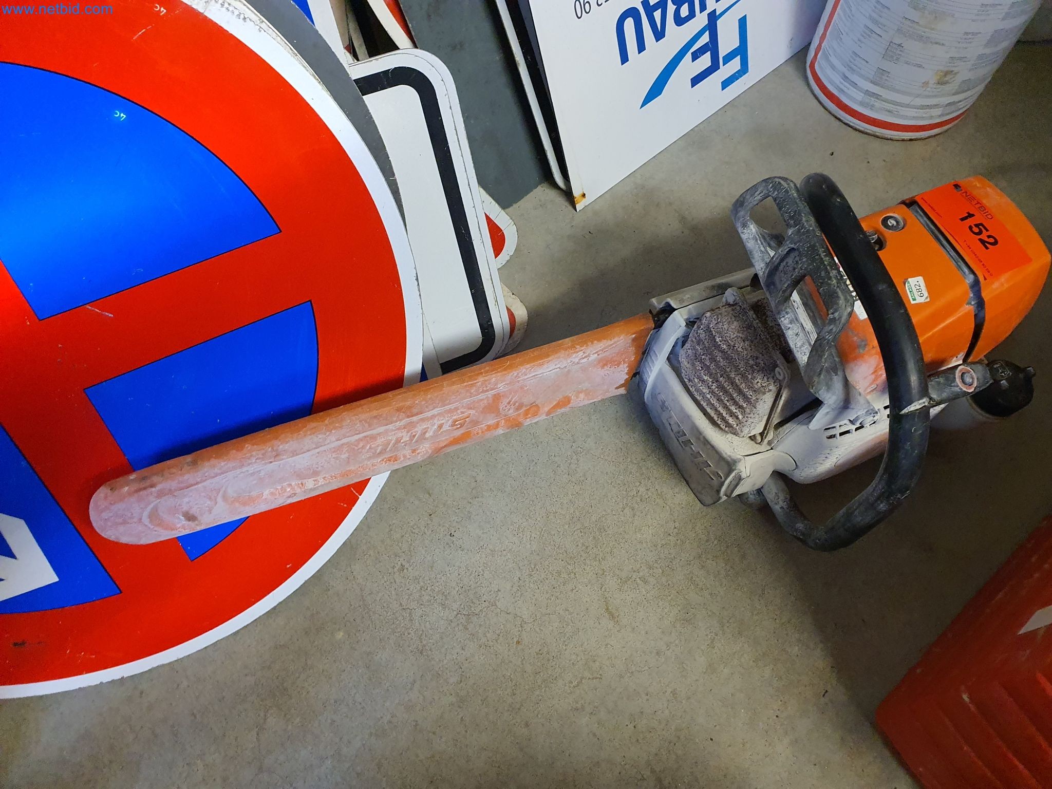 Baumaschinen, Fahrzeuge, Schalungsmaterial und Zubehör aus dem Bereich Hochbau-1