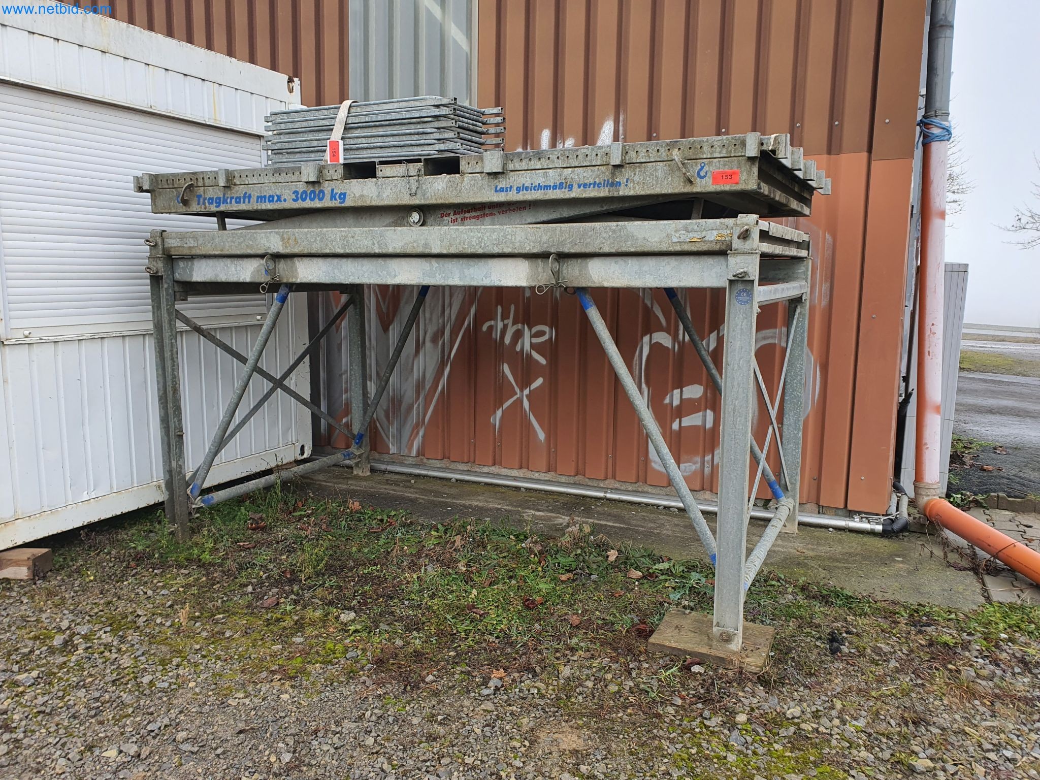 Maszyny budowlane, pojazdy, materiały szalunkowe i akcesoria z sektora budowlanego-1