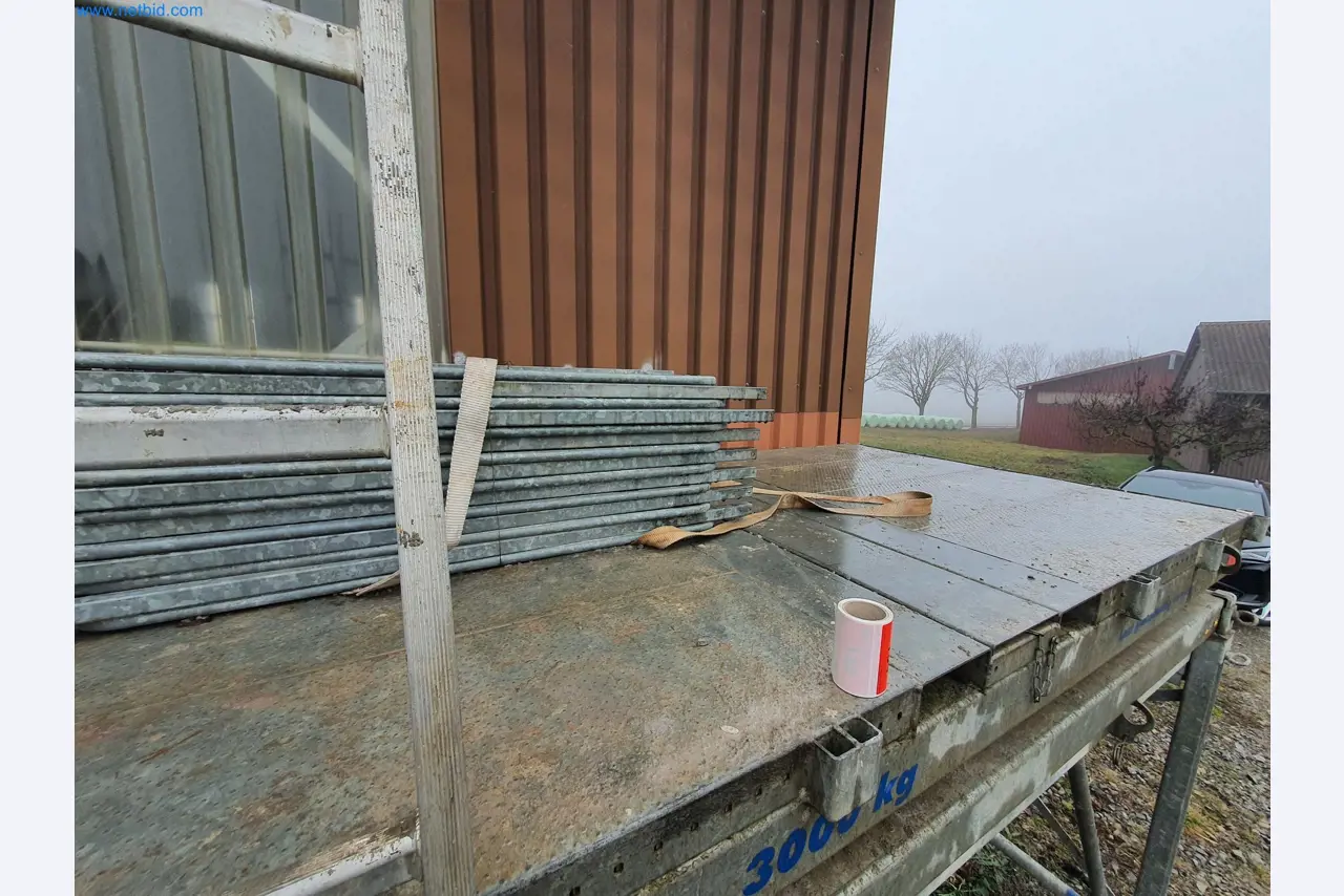 Maszyny budowlane, pojazdy, materiały szalunkowe i akcesoria z sektora budowlanego-3