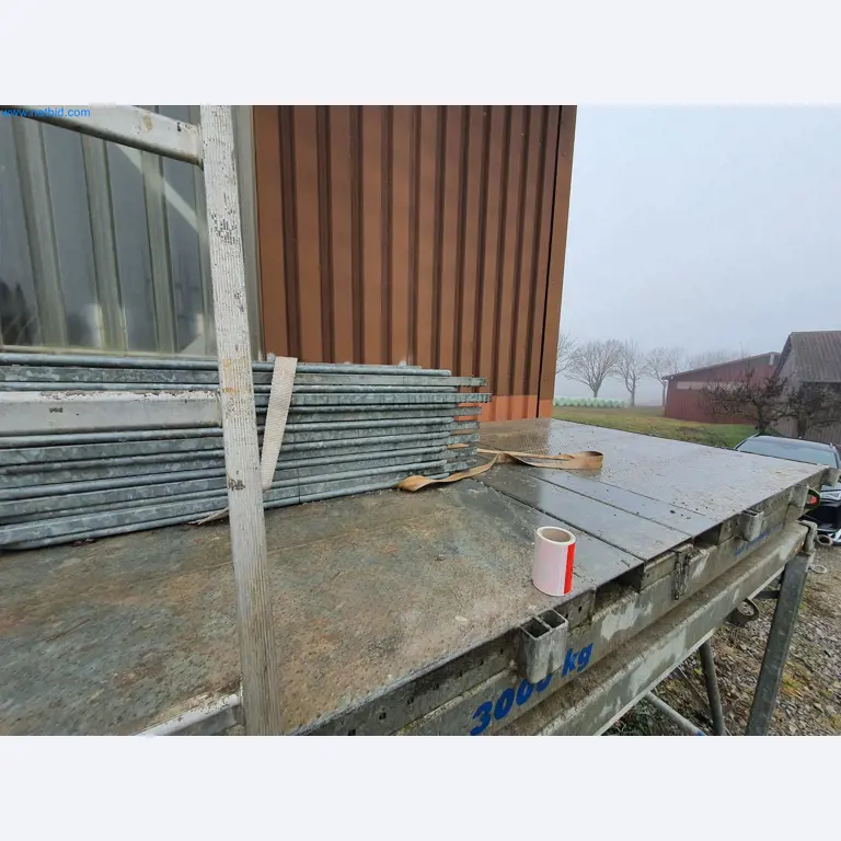 Maszyny budowlane, pojazdy, materiały szalunkowe i akcesoria z sektora budowlanego-3