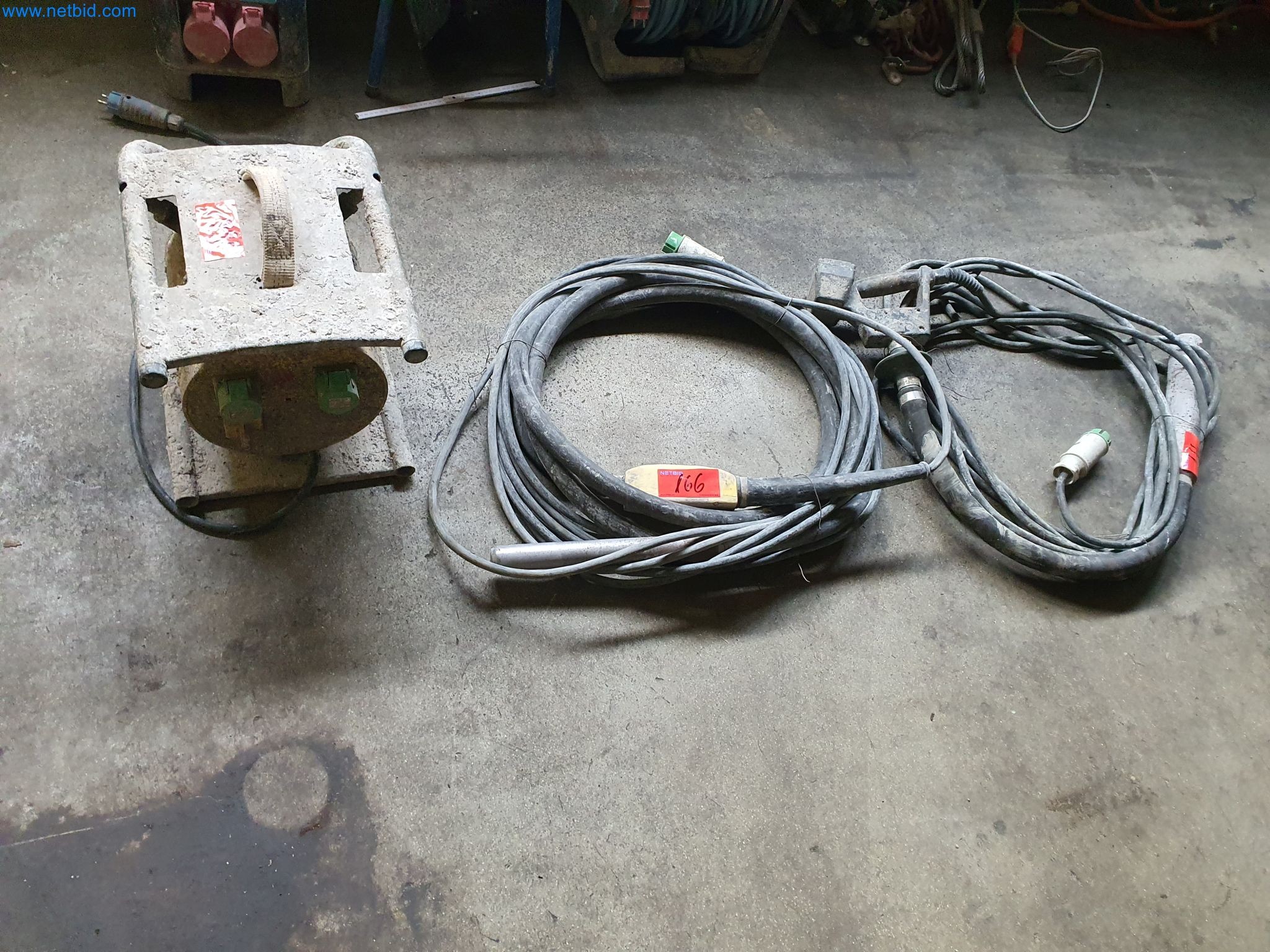 Maszyny budowlane, pojazdy, materiały szalunkowe i akcesoria z sektora budowlanego-1