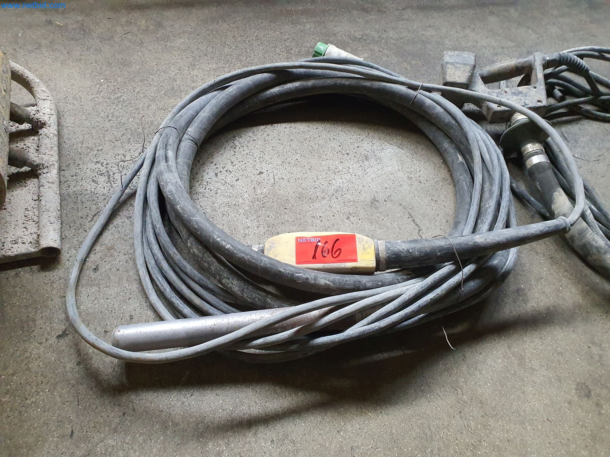 Maszyny budowlane, pojazdy, materiały szalunkowe i akcesoria z sektora budowlanego-3