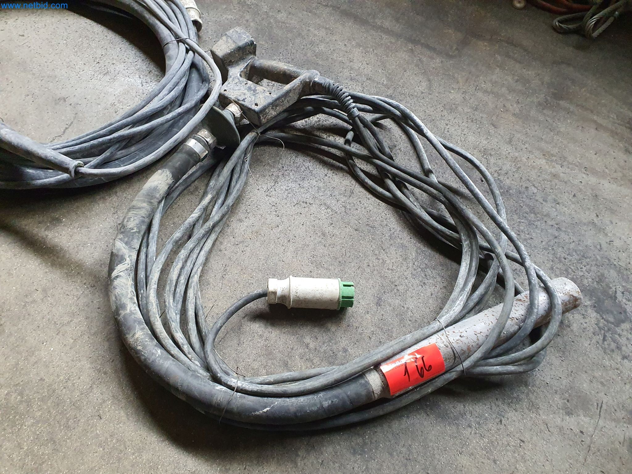 Maszyny budowlane, pojazdy, materiały szalunkowe i akcesoria z sektora budowlanego-4