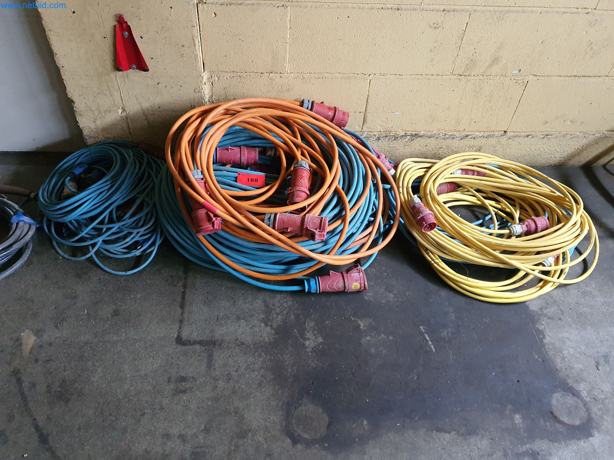 Máquinas de construção, veículos, material de cofragem e acessórios do sector da construção civil-1