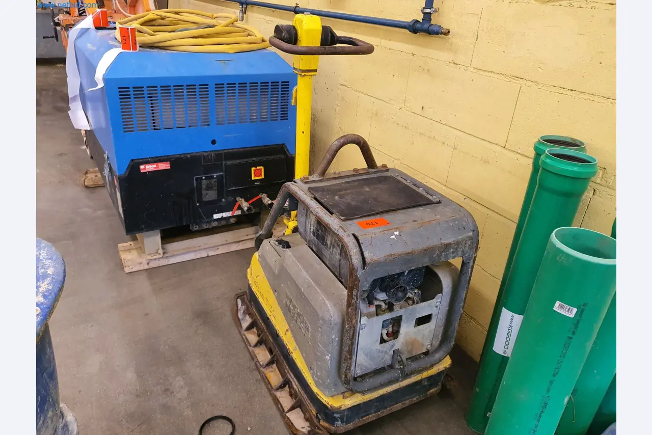 Stavební stroje, vozidla, bednicí materiál a příslušenství z oblasti stavebnictví-2