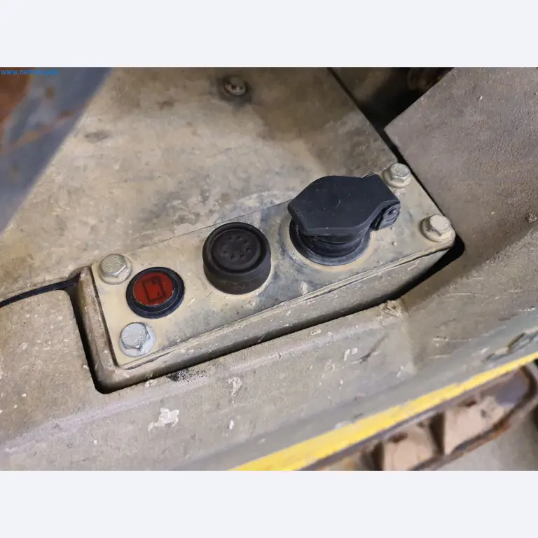 Stavební stroje, vozidla, bednicí materiál a příslušenství z oblasti stavebnictví-4