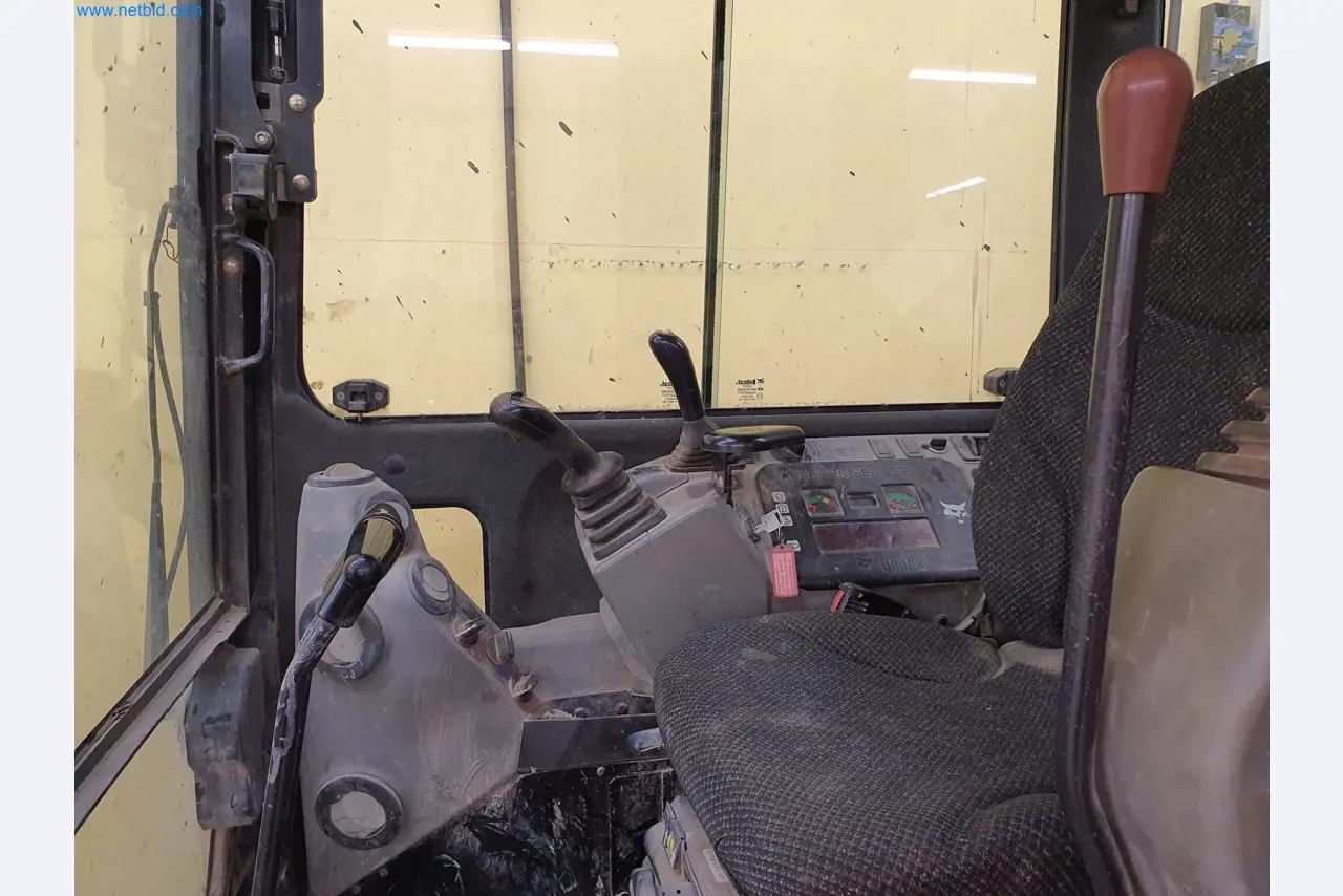 Maszyny budowlane, pojazdy, materiały szalunkowe i akcesoria z sektora budowlanego-10