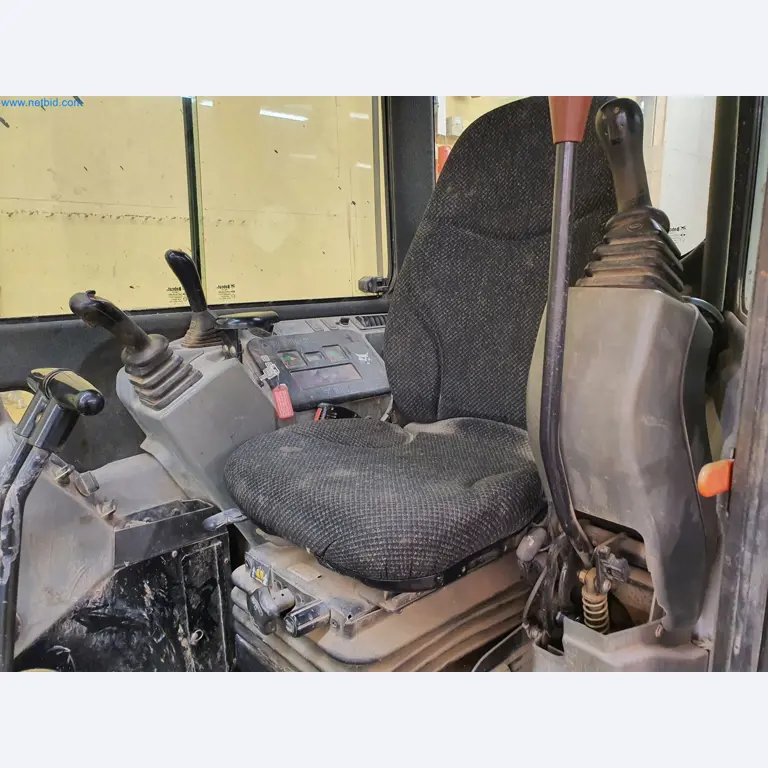 Maszyny budowlane, pojazdy, materiały szalunkowe i akcesoria z sektora budowlanego-12