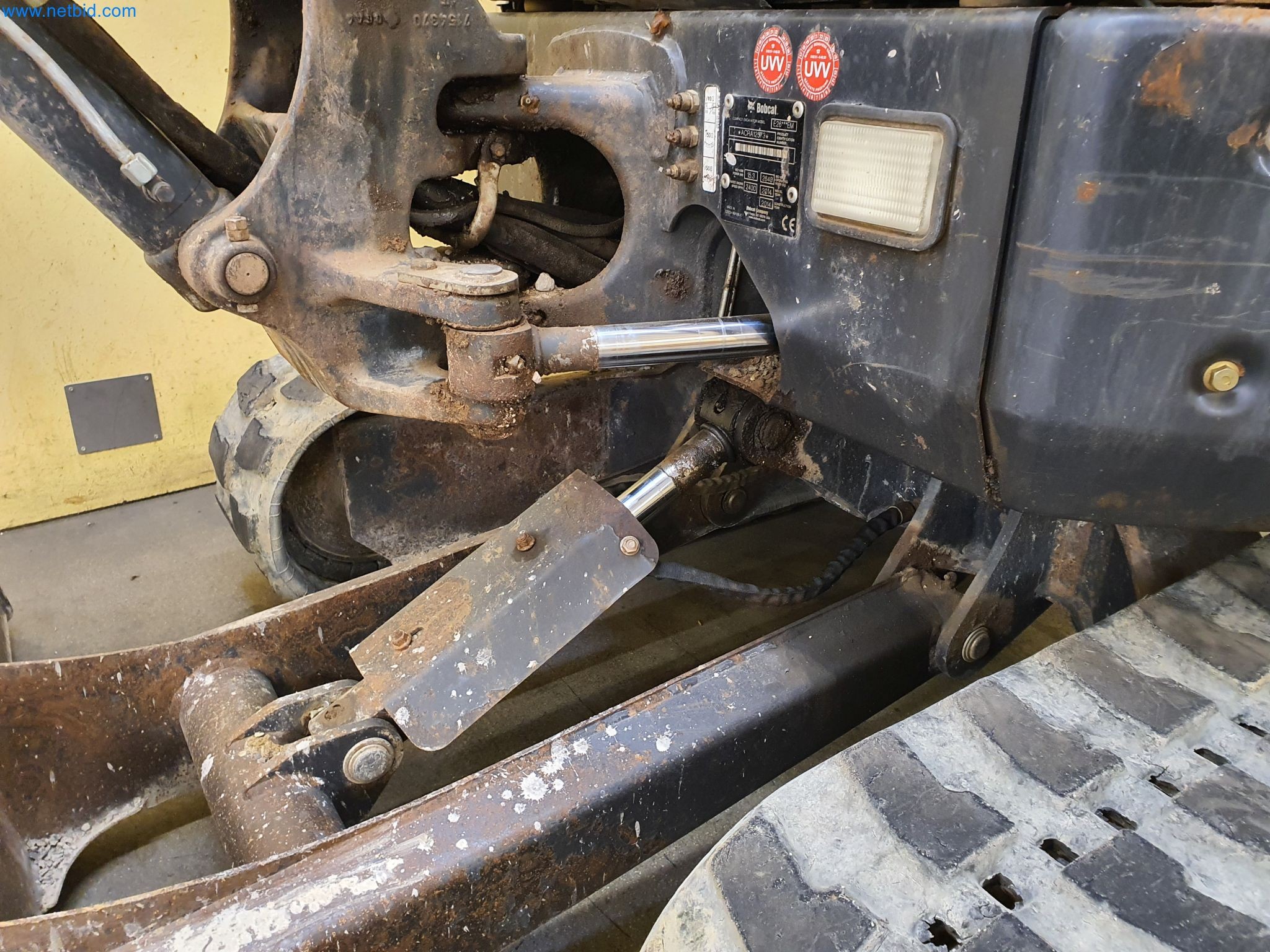 Maszyny budowlane, pojazdy, materiały szalunkowe i akcesoria z sektora budowlanego-13