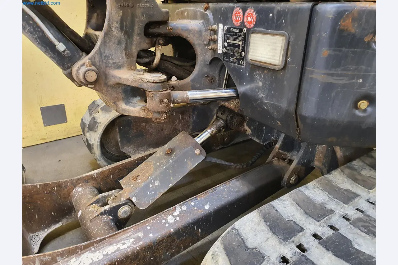 Maszyny budowlane, pojazdy, materiały szalunkowe i akcesoria z sektora budowlanego-13