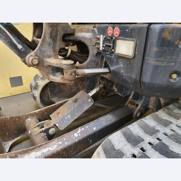 Maszyny budowlane, pojazdy, materiały szalunkowe i akcesoria z sektora budowlanego-13