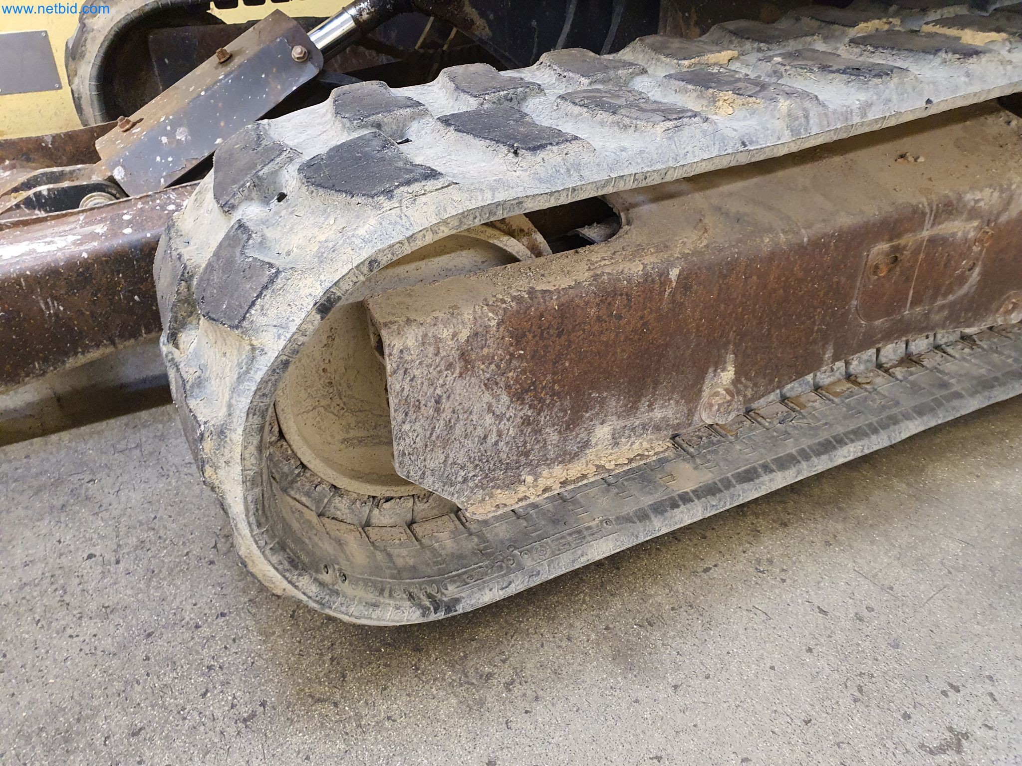 Maszyny budowlane, pojazdy, materiały szalunkowe i akcesoria z sektora budowlanego-14