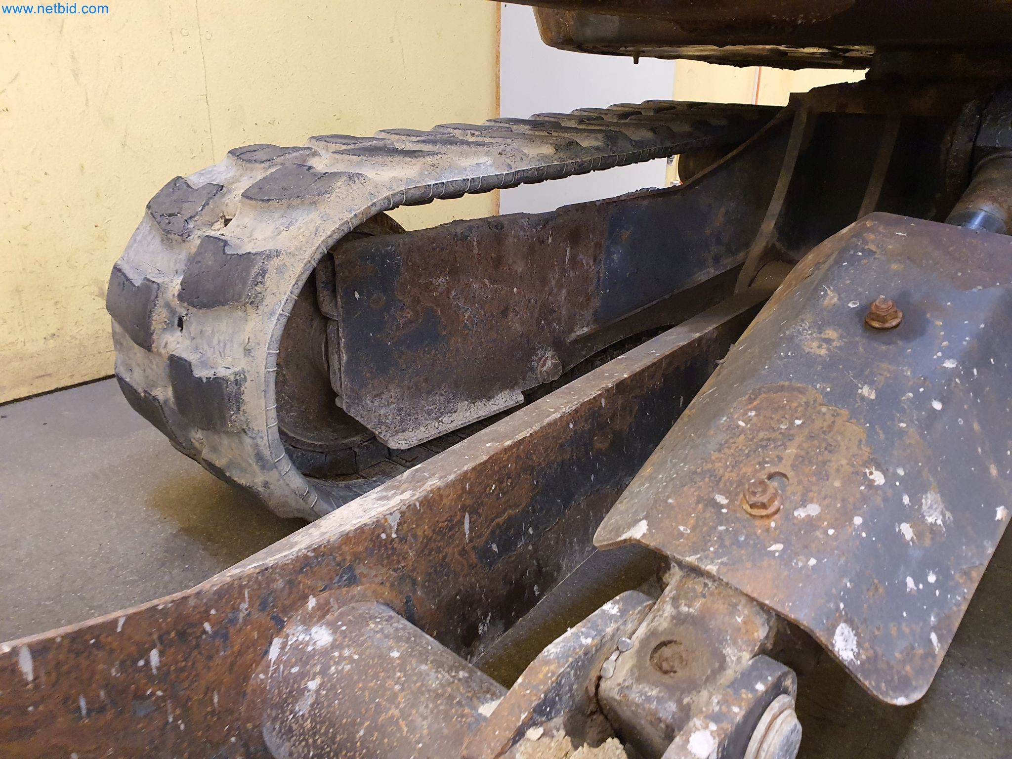 Maszyny budowlane, pojazdy, materiały szalunkowe i akcesoria z sektora budowlanego-15