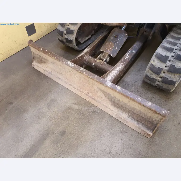 Maszyny budowlane, pojazdy, materiały szalunkowe i akcesoria z sektora budowlanego-16