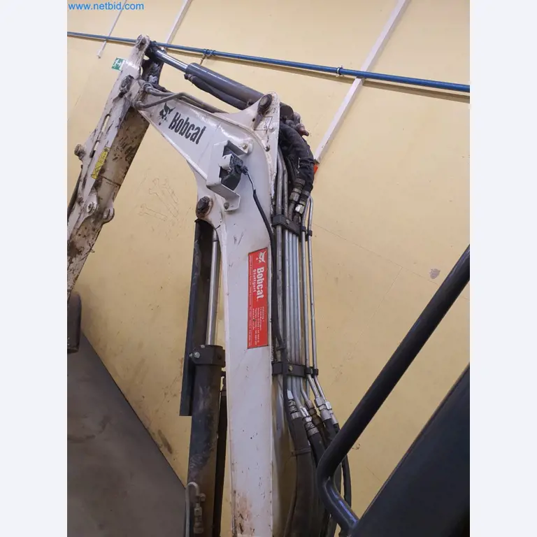 Maszyny budowlane, pojazdy, materiały szalunkowe i akcesoria z sektora budowlanego-17