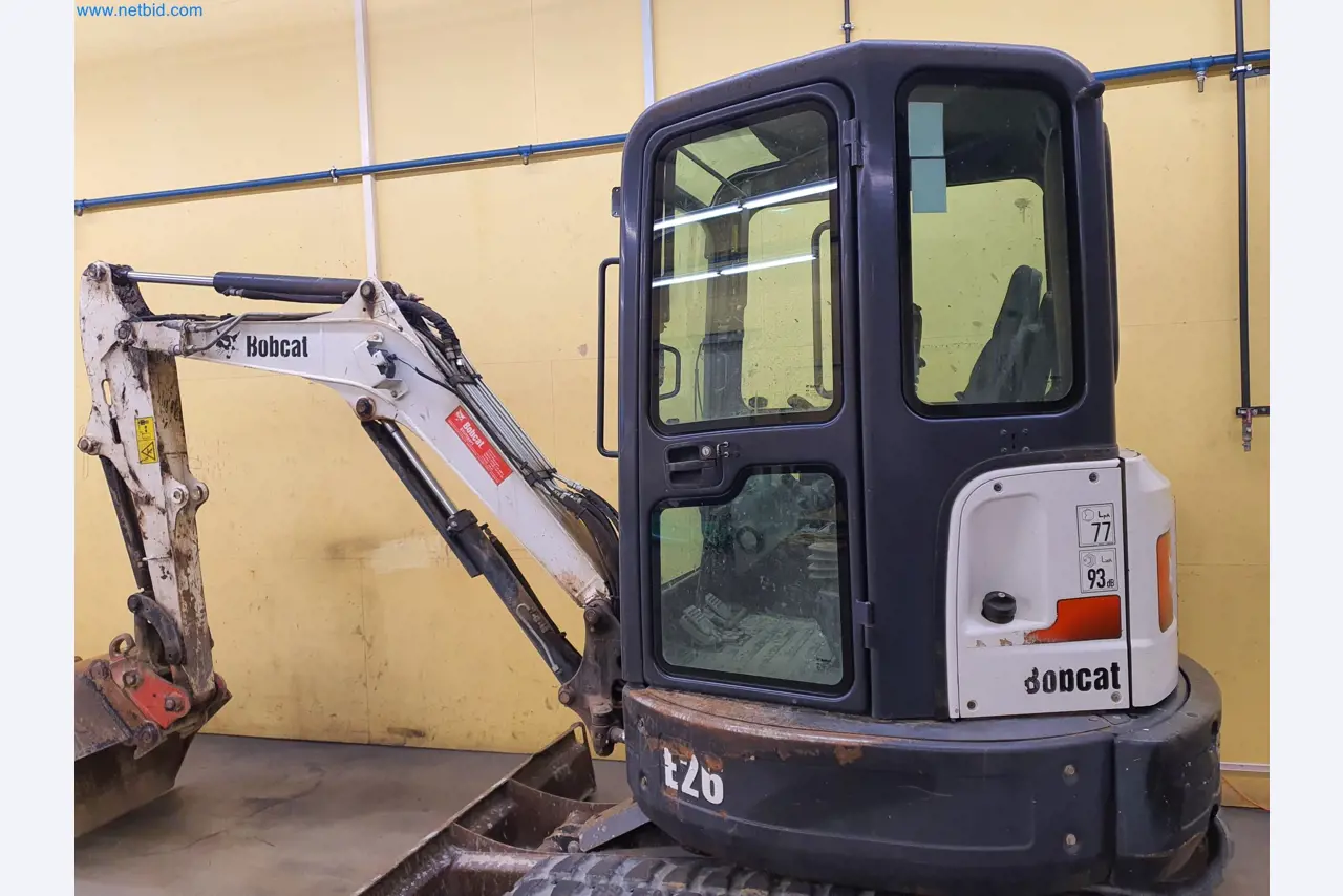 Maszyny budowlane, pojazdy, materiały szalunkowe i akcesoria z sektora budowlanego-19