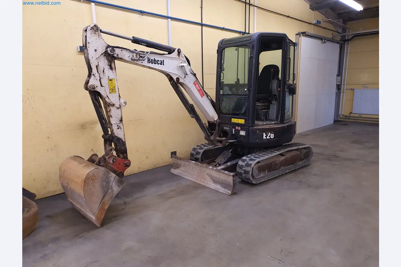 Maszyny budowlane, pojazdy, materiały szalunkowe i akcesoria z sektora budowlanego-1