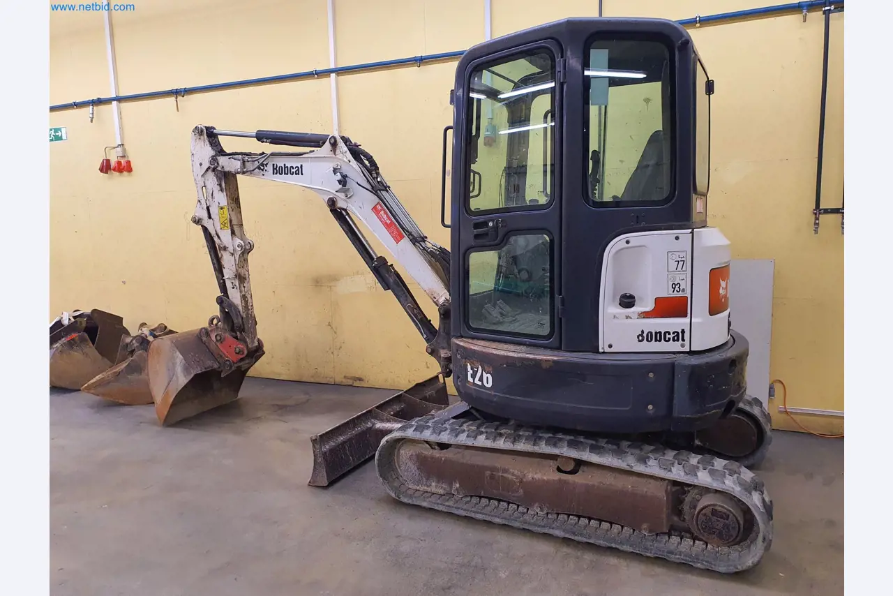 Maszyny budowlane, pojazdy, materiały szalunkowe i akcesoria z sektora budowlanego-20