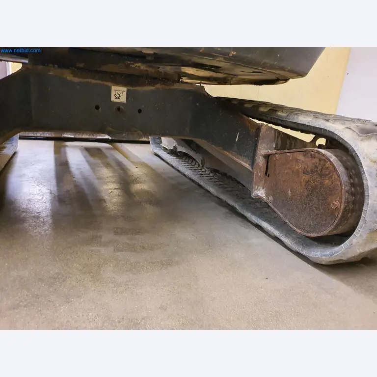 Maszyny budowlane, pojazdy, materiały szalunkowe i akcesoria z sektora budowlanego-21