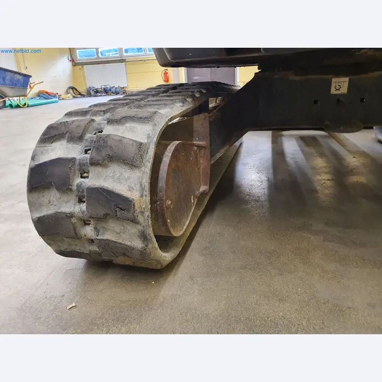 Maszyny budowlane, pojazdy, materiały szalunkowe i akcesoria z sektora budowlanego-22