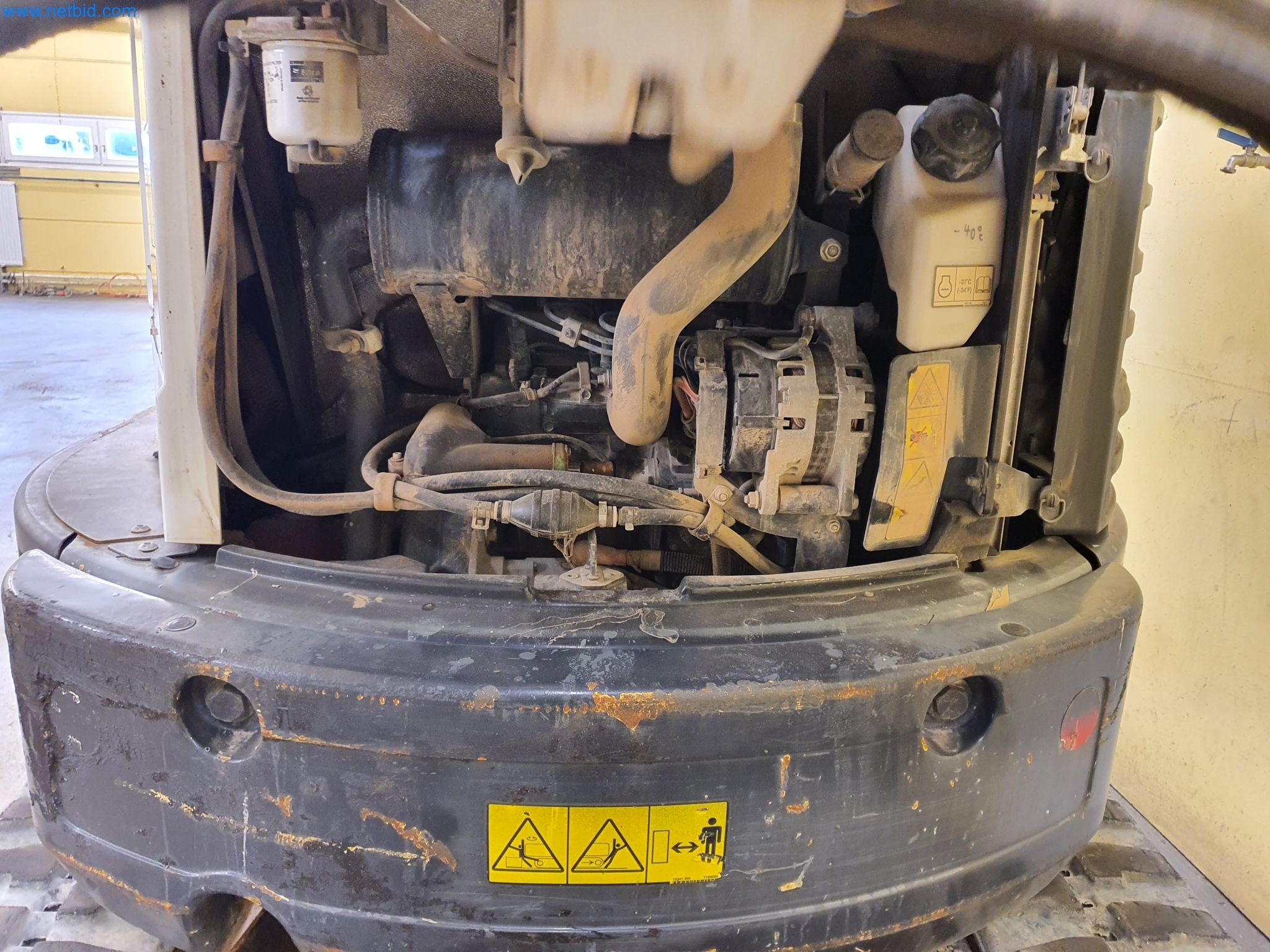 Maszyny budowlane, pojazdy, materiały szalunkowe i akcesoria z sektora budowlanego-23