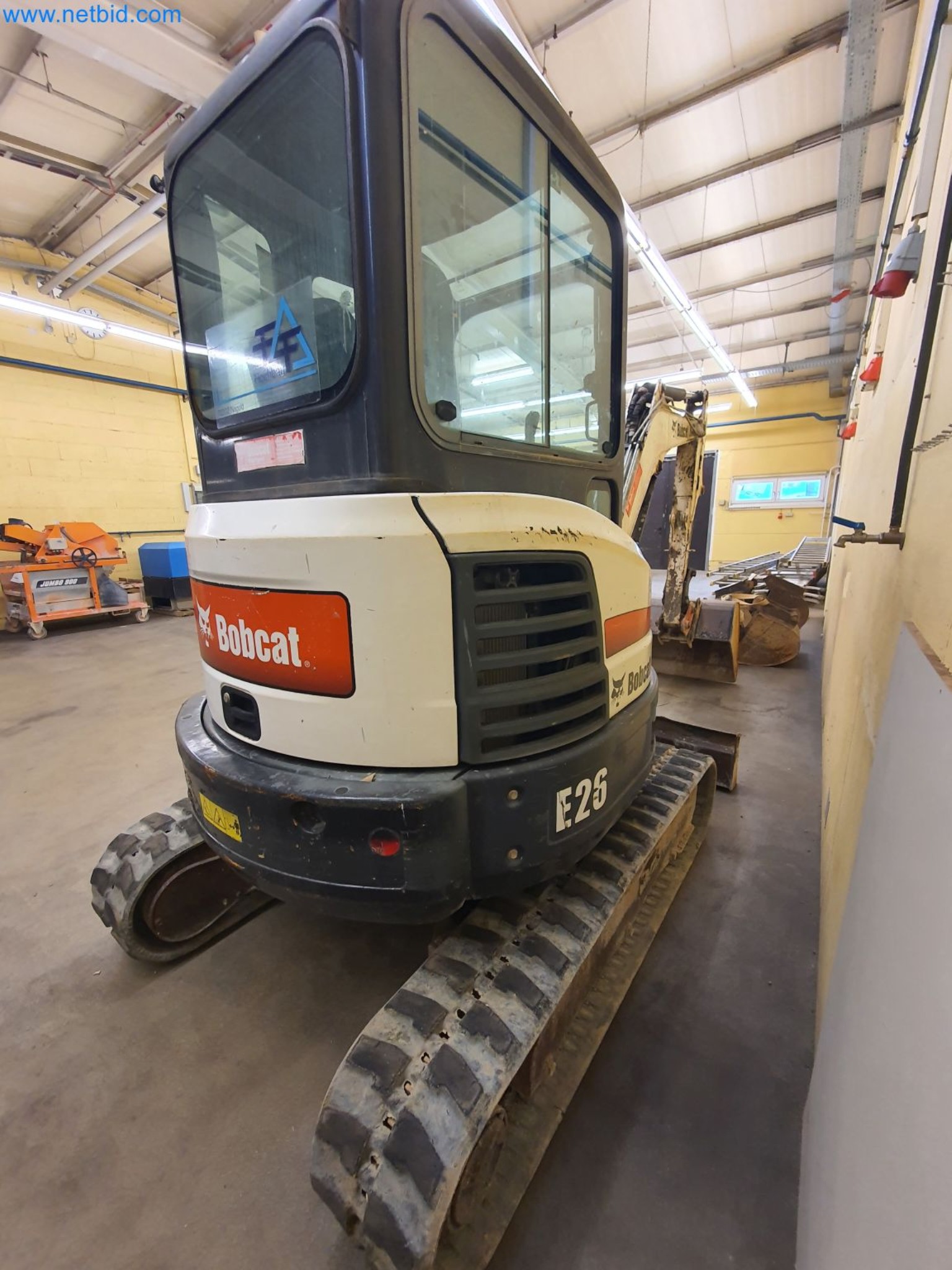 Maszyny budowlane, pojazdy, materiały szalunkowe i akcesoria z sektora budowlanego-24