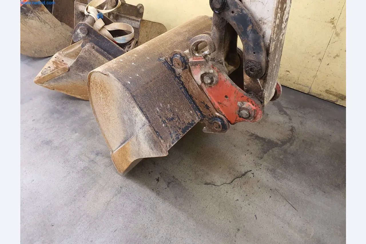 Maszyny budowlane, pojazdy, materiały szalunkowe i akcesoria z sektora budowlanego-25