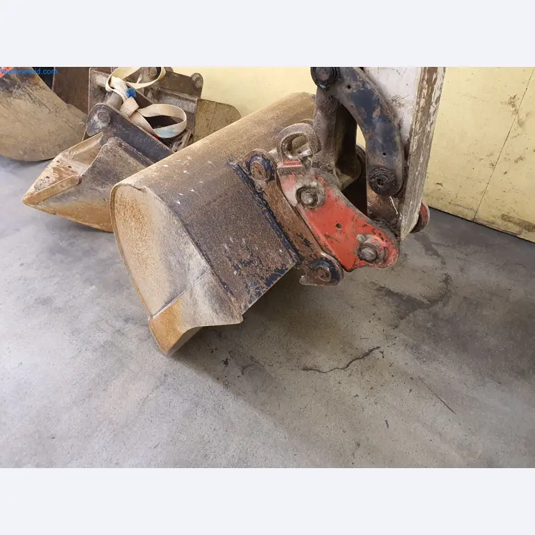 Maszyny budowlane, pojazdy, materiały szalunkowe i akcesoria z sektora budowlanego-25