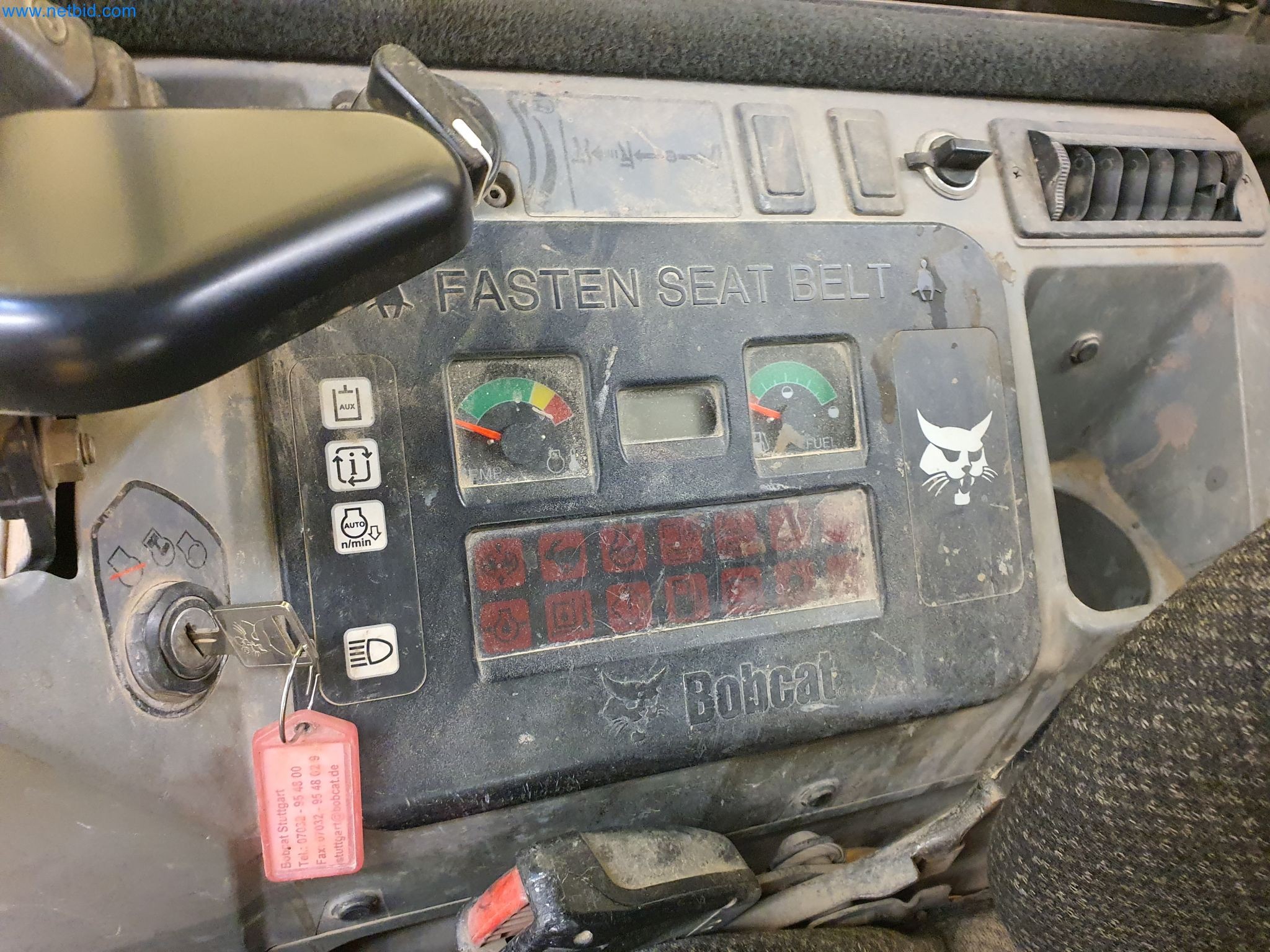 Maszyny budowlane, pojazdy, materiały szalunkowe i akcesoria z sektora budowlanego-28