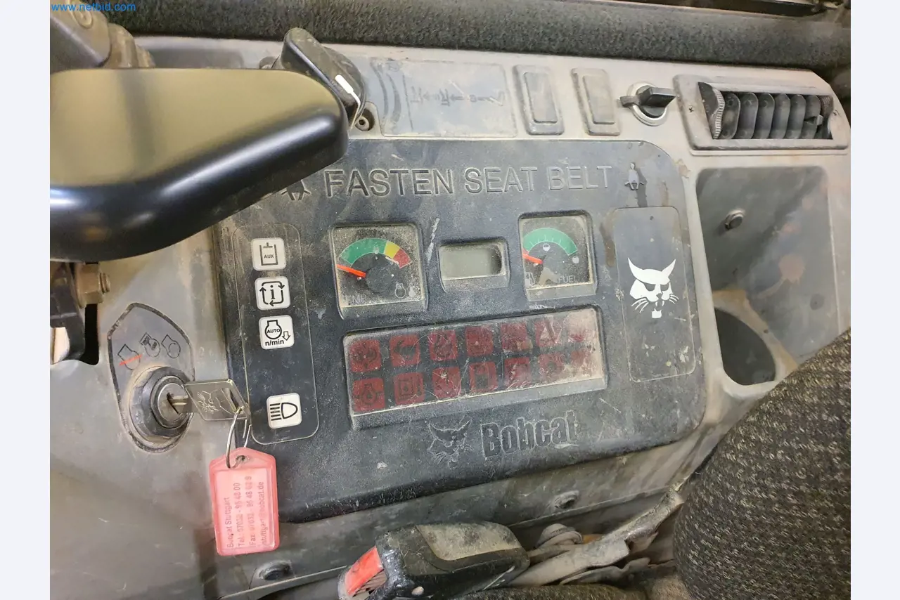 Maszyny budowlane, pojazdy, materiały szalunkowe i akcesoria z sektora budowlanego-28