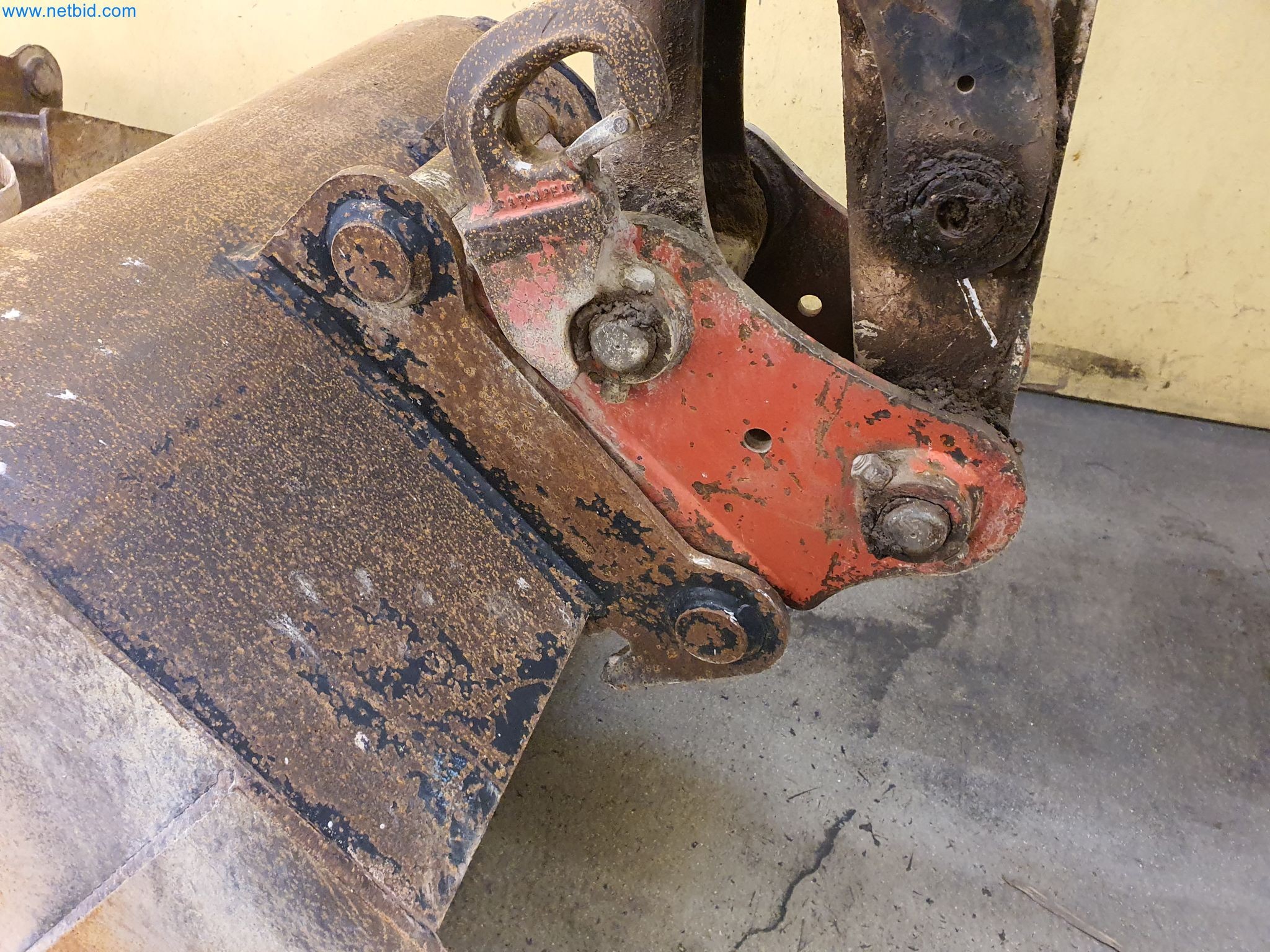 Maszyny budowlane, pojazdy, materiały szalunkowe i akcesoria z sektora budowlanego-4