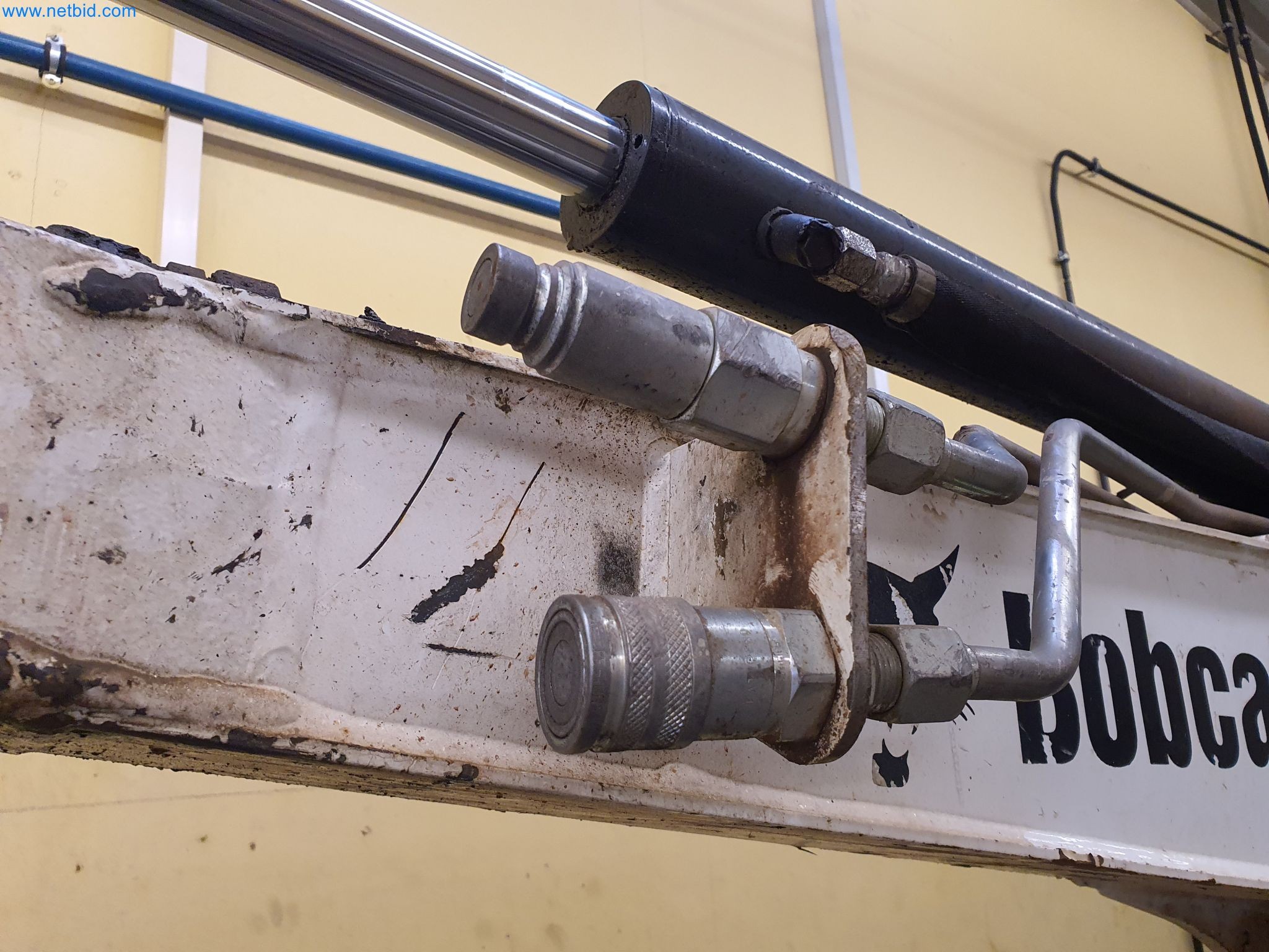 Maszyny budowlane, pojazdy, materiały szalunkowe i akcesoria z sektora budowlanego-5