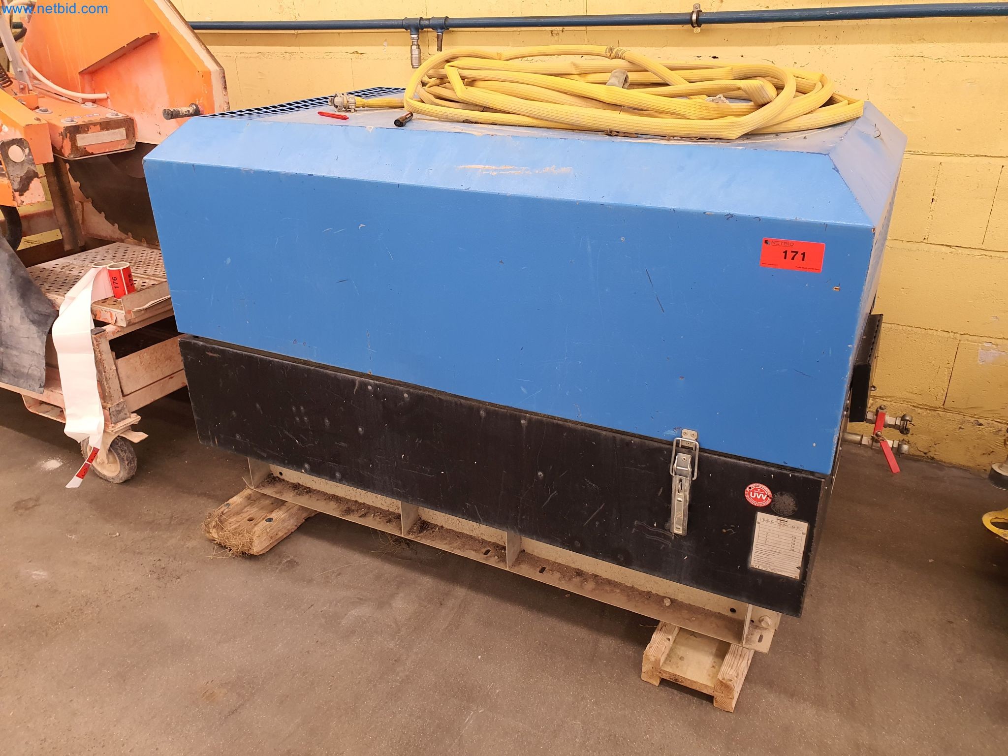 Maszyny budowlane, pojazdy, materiały szalunkowe i akcesoria z sektora budowlanego-1