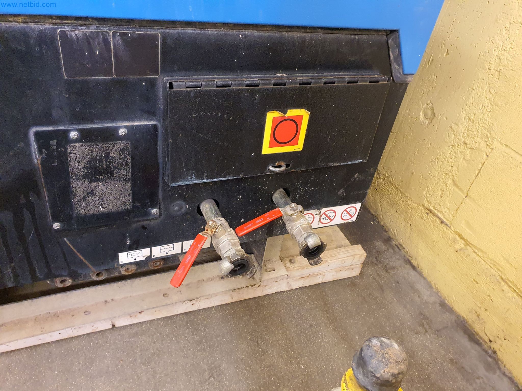 Maszyny budowlane, pojazdy, materiały szalunkowe i akcesoria z sektora budowlanego-2