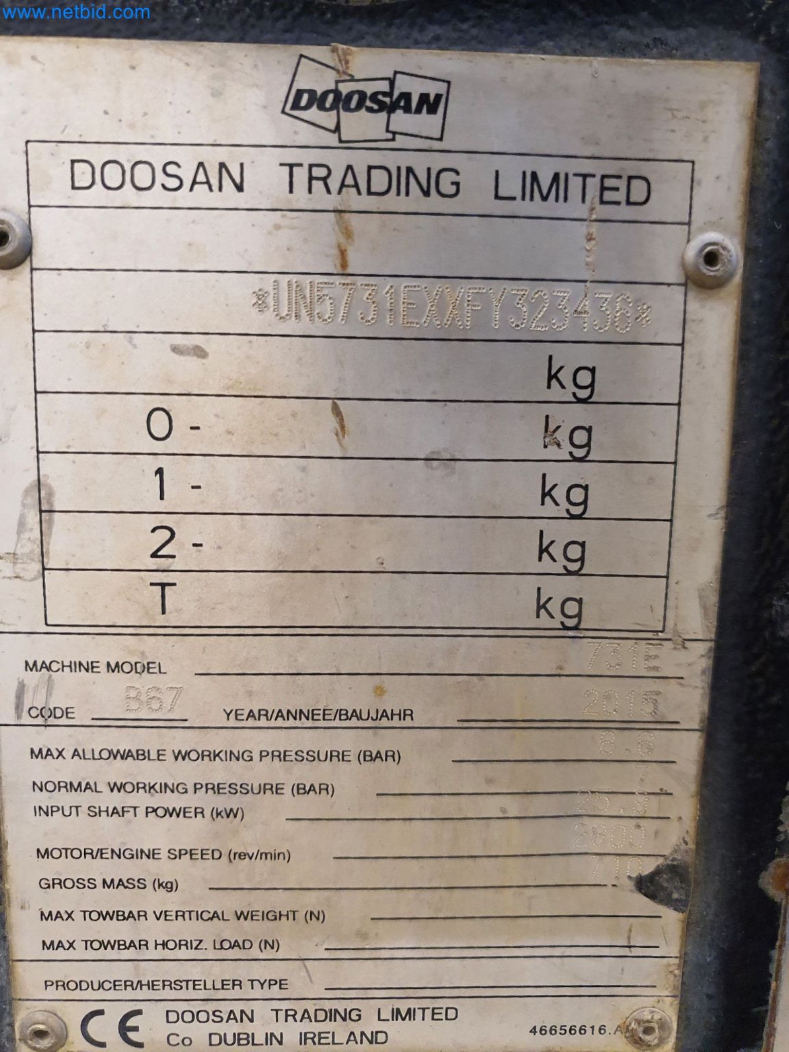 Maszyny budowlane, pojazdy, materiały szalunkowe i akcesoria z sektora budowlanego-3