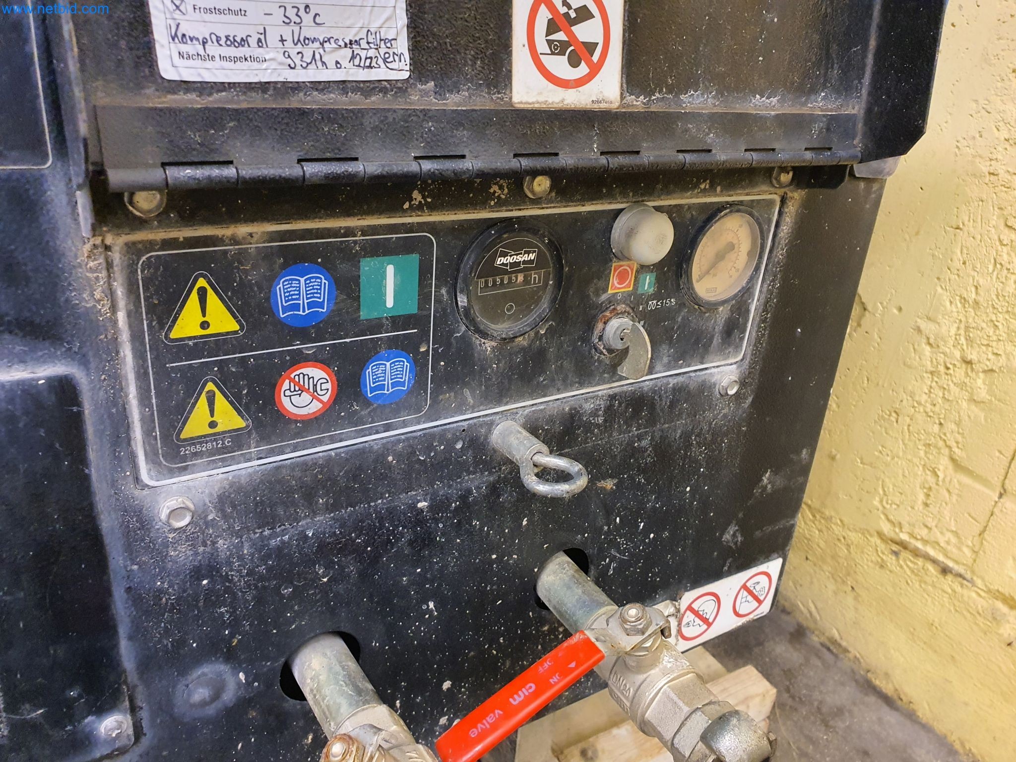 Maszyny budowlane, pojazdy, materiały szalunkowe i akcesoria z sektora budowlanego-4