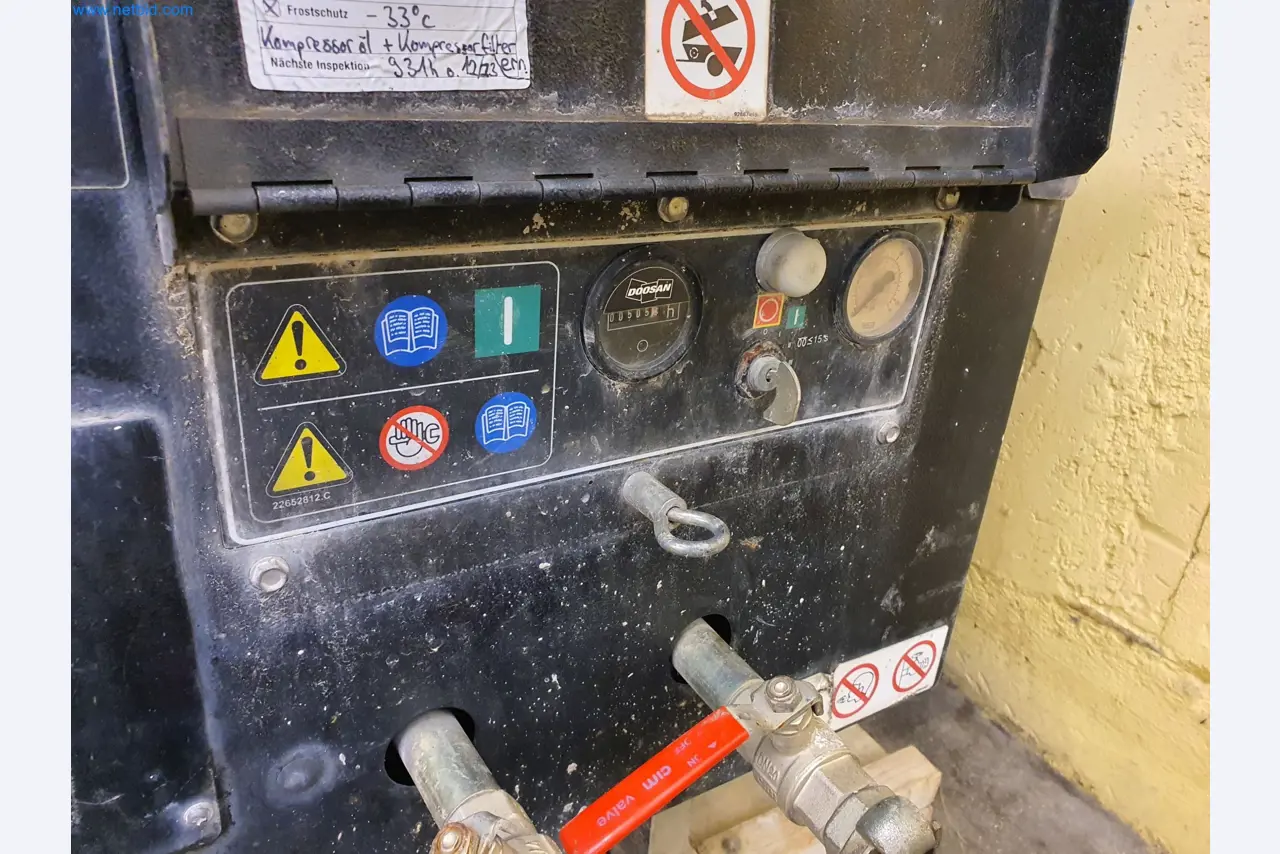 Maszyny budowlane, pojazdy, materiały szalunkowe i akcesoria z sektora budowlanego-4