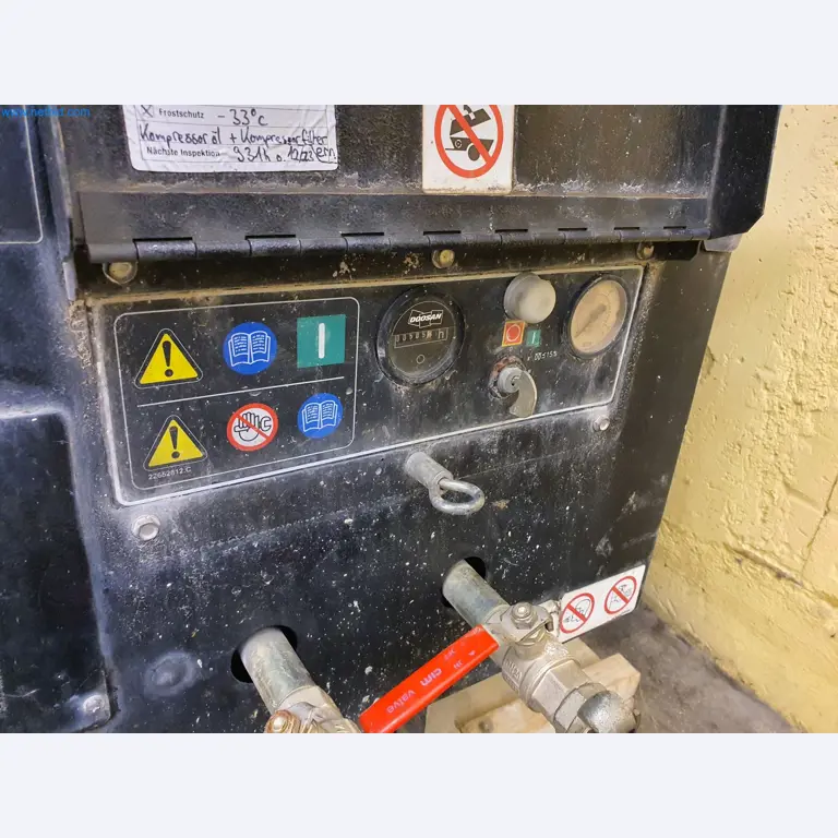 Maszyny budowlane, pojazdy, materiały szalunkowe i akcesoria z sektora budowlanego-4