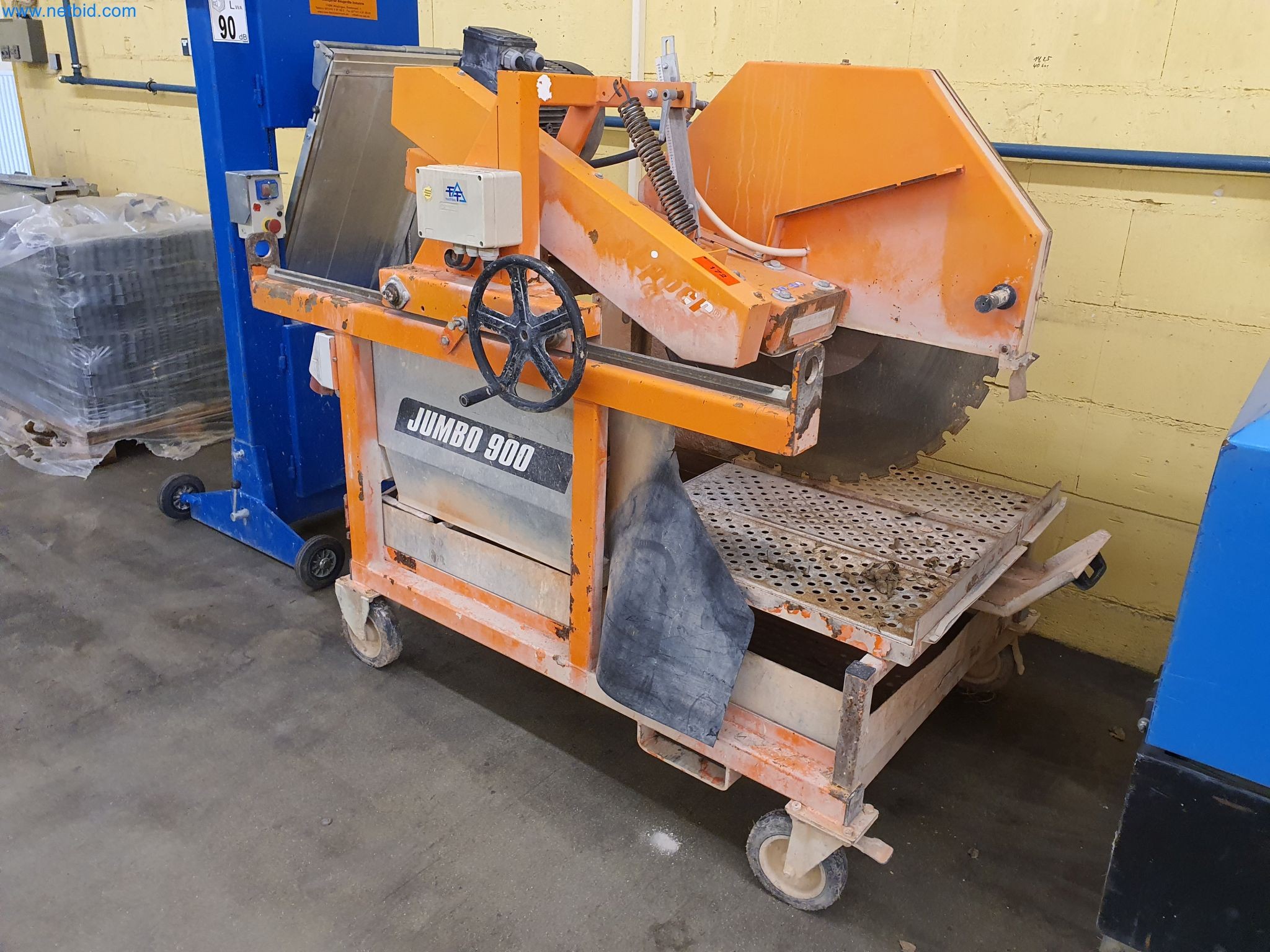 Maszyny budowlane, pojazdy, materiały szalunkowe i akcesoria z sektora budowlanego-1