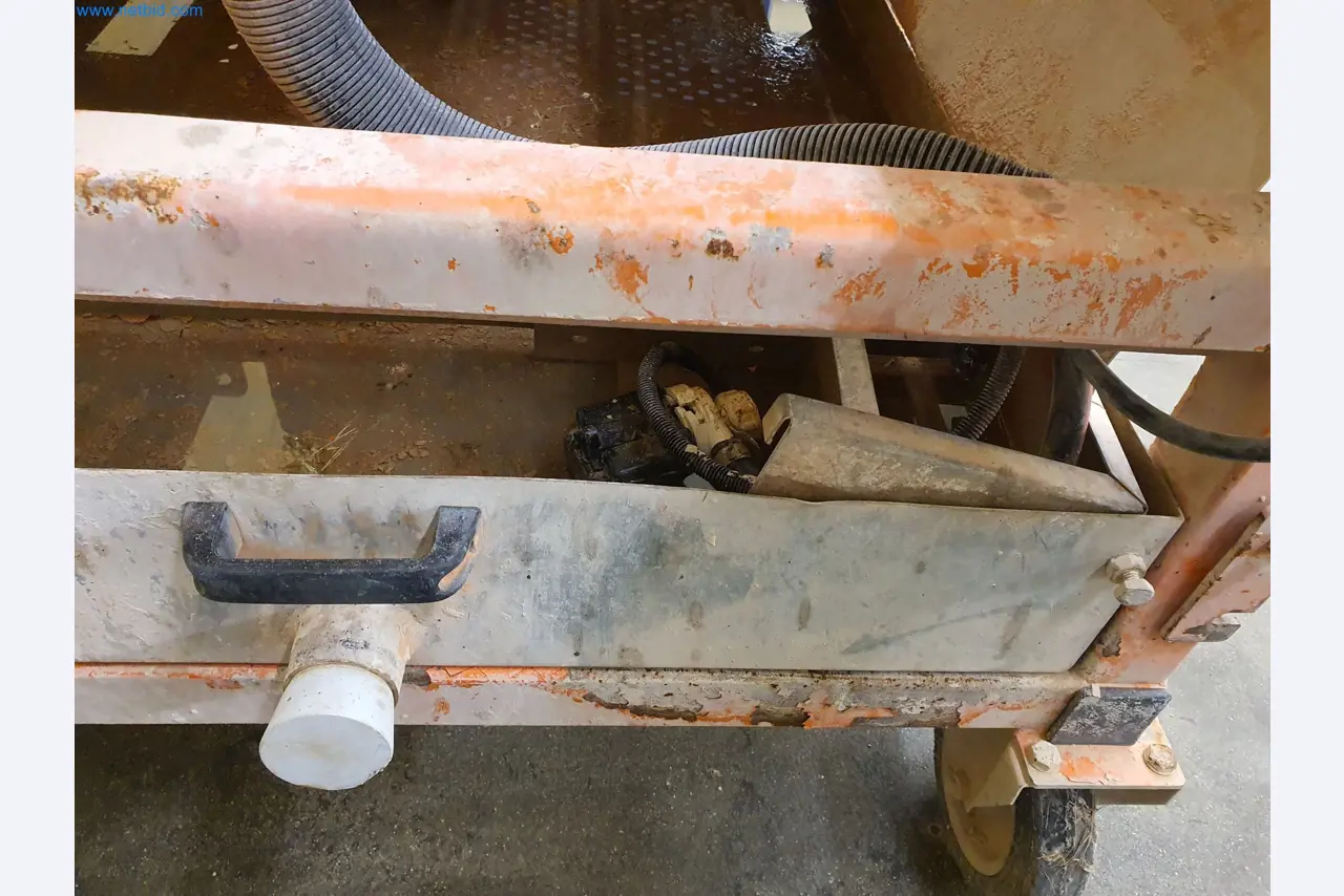 Maszyny budowlane, pojazdy, materiały szalunkowe i akcesoria z sektora budowlanego-2