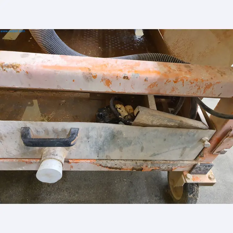 Maszyny budowlane, pojazdy, materiały szalunkowe i akcesoria z sektora budowlanego-2