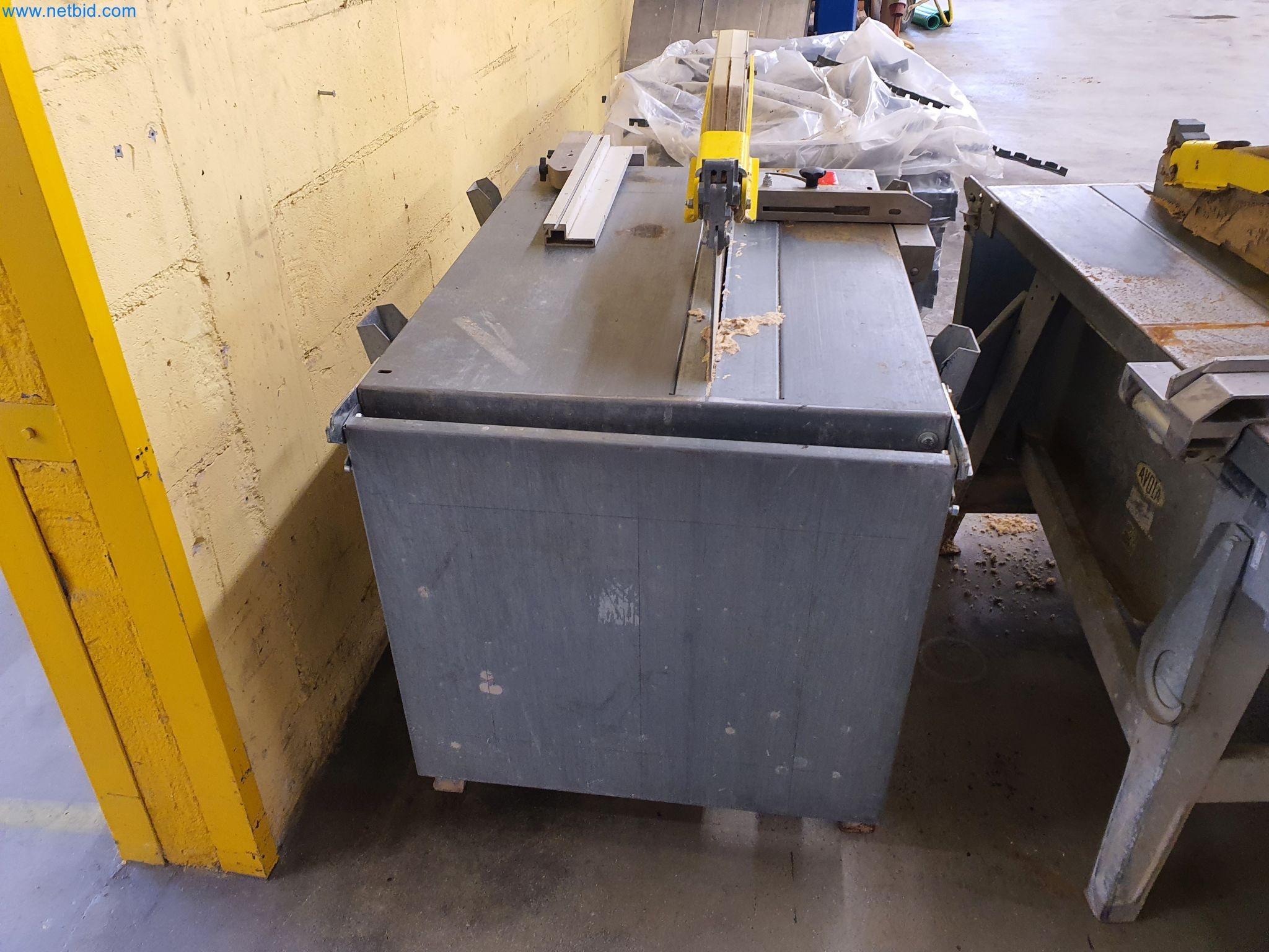 Maszyny budowlane, pojazdy, materiały szalunkowe i akcesoria z sektora budowlanego-2