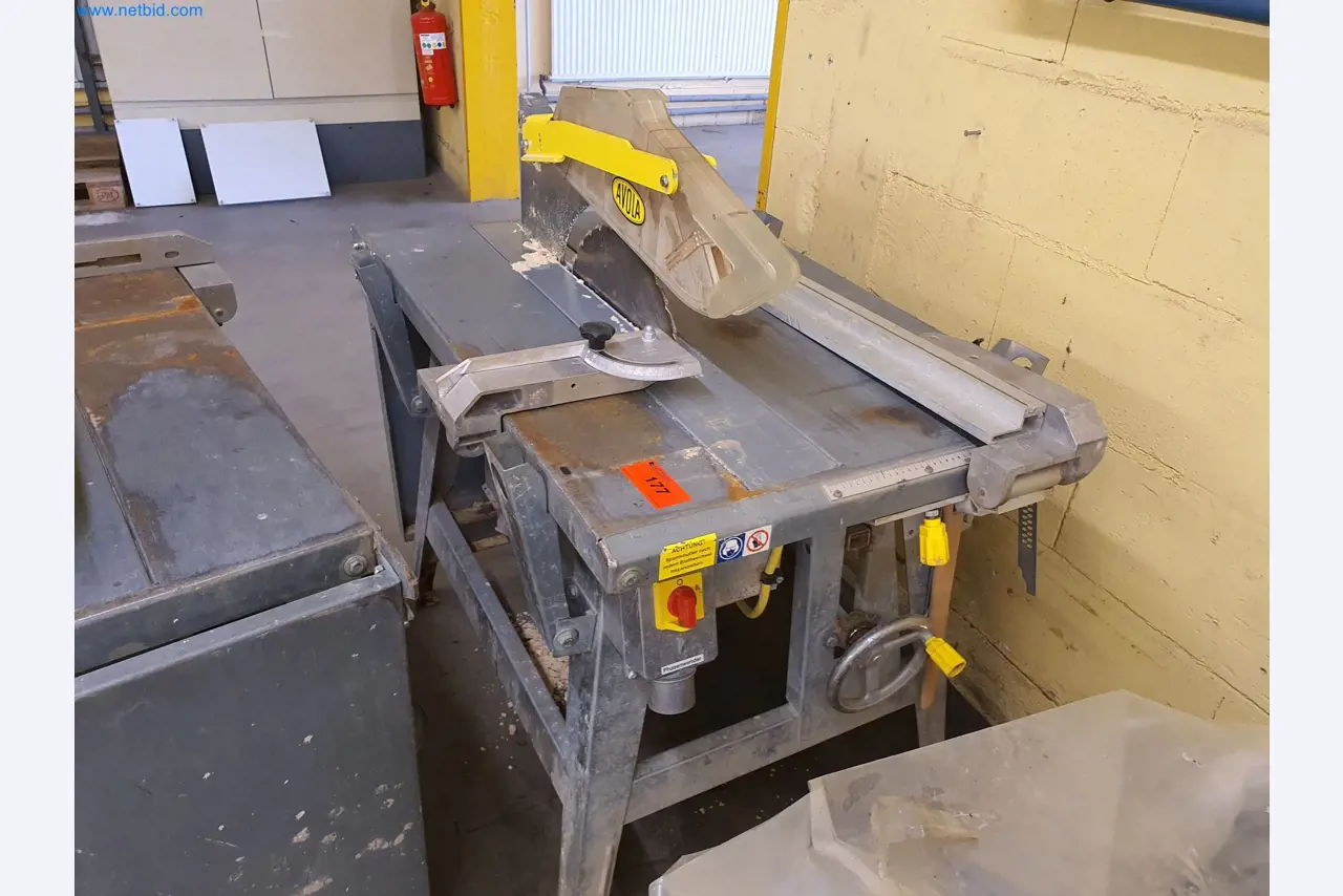 Maszyny budowlane, pojazdy, materiały szalunkowe i akcesoria z sektora budowlanego-3