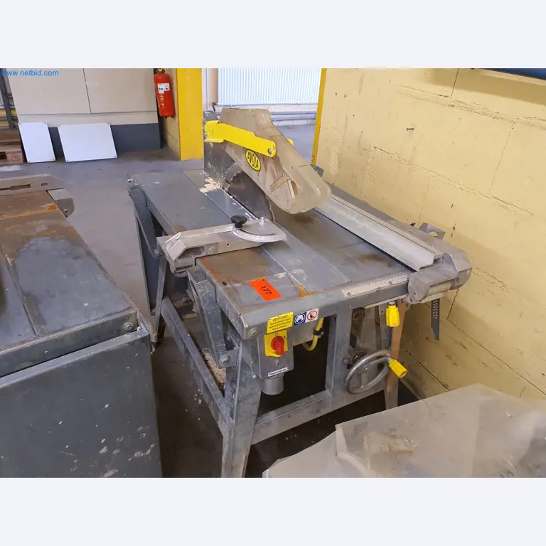 Maszyny budowlane, pojazdy, materiały szalunkowe i akcesoria z sektora budowlanego-3