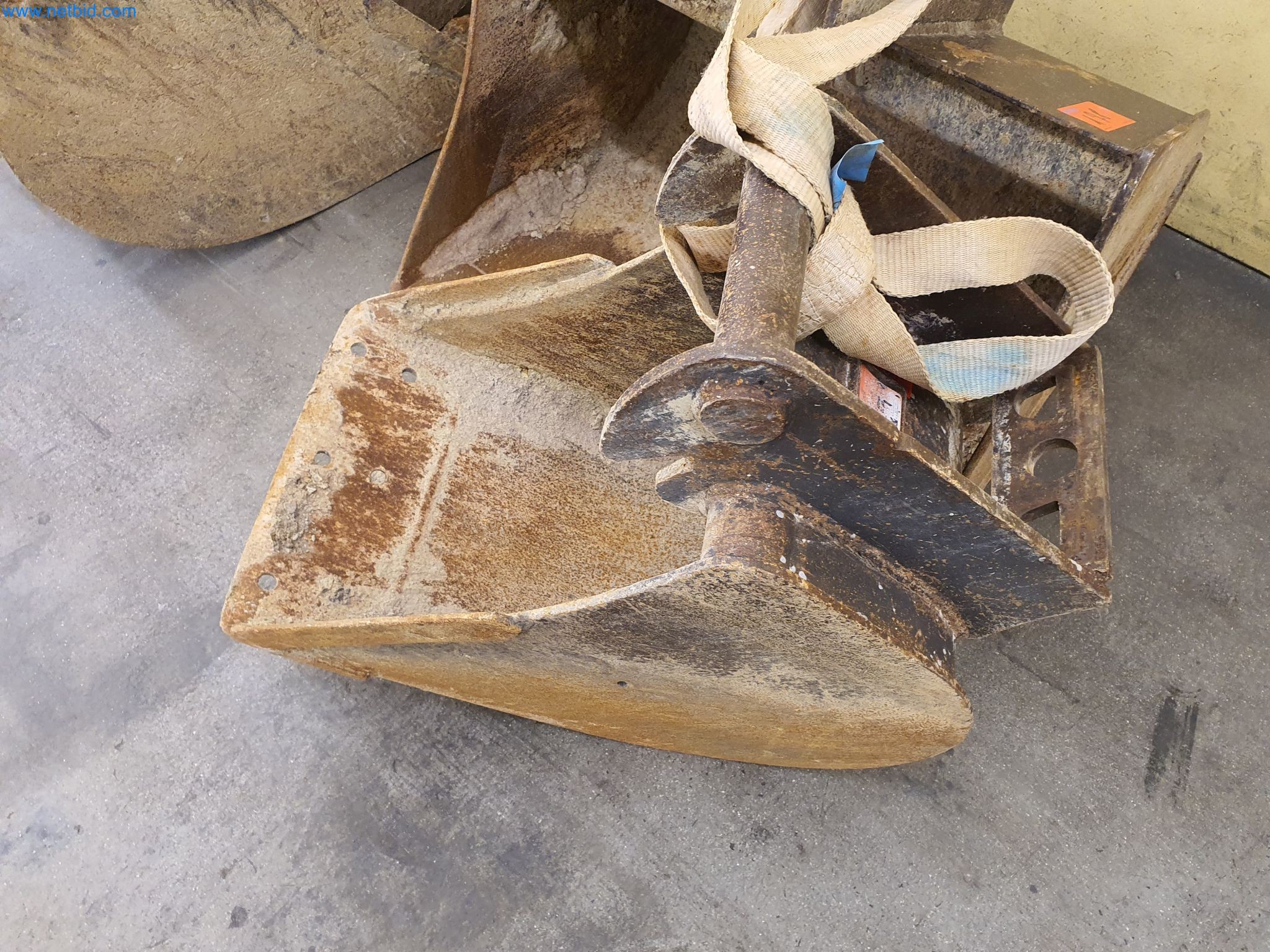 Maszyny budowlane, pojazdy, materiały szalunkowe i akcesoria z sektora budowlanego-8