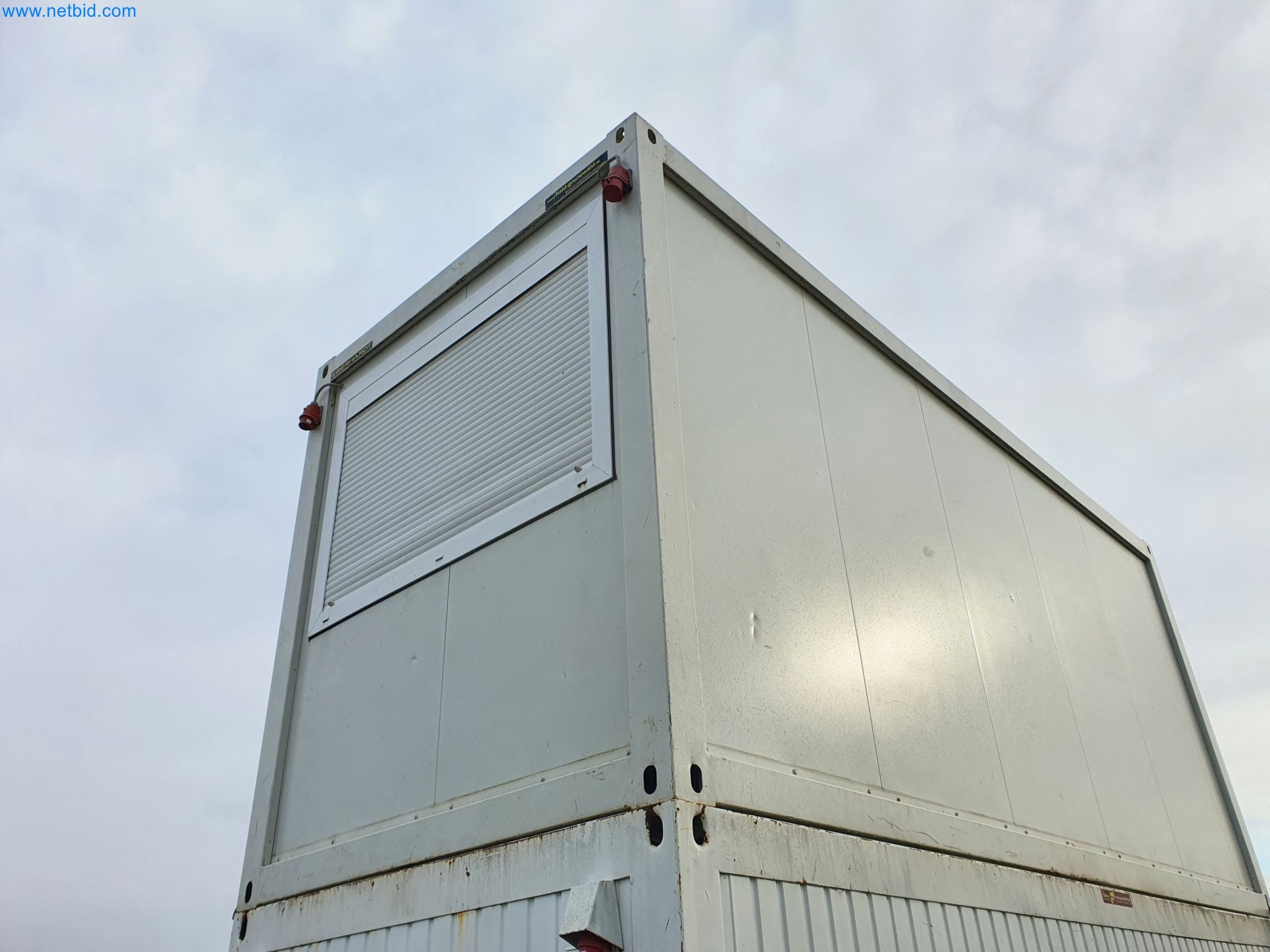 Maszyny budowlane, pojazdy, materiały szalunkowe i akcesoria z sektora budowlanego-1