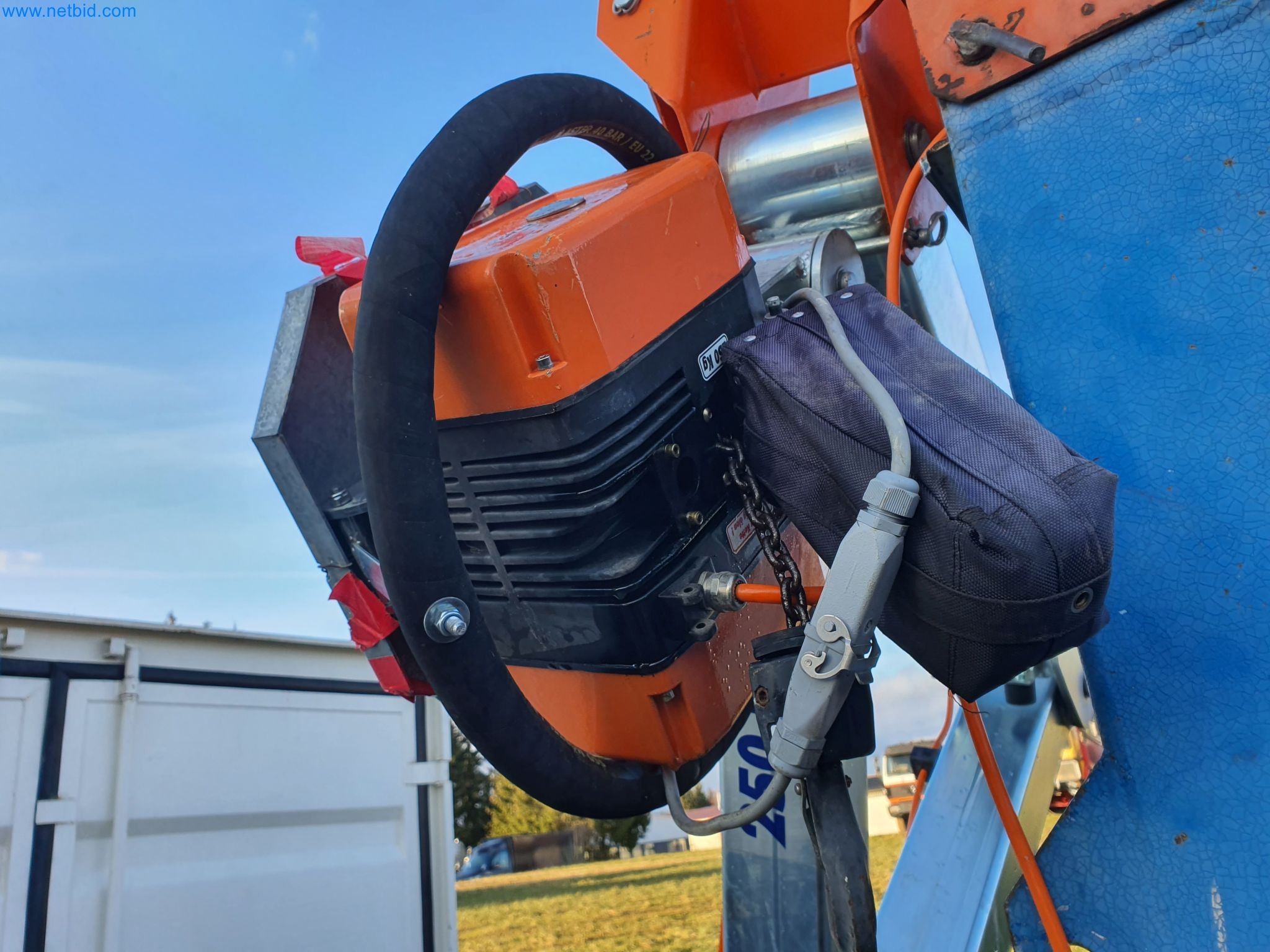 Máquinas de construção, veículos, material de cofragem e acessórios do sector da construção civil-1